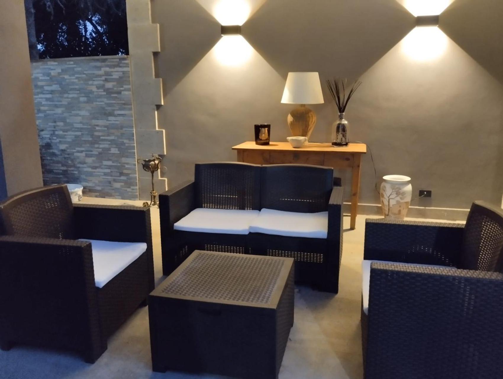 Delightful Stylish House With Private Garden Close To Downtown Ferienhaus