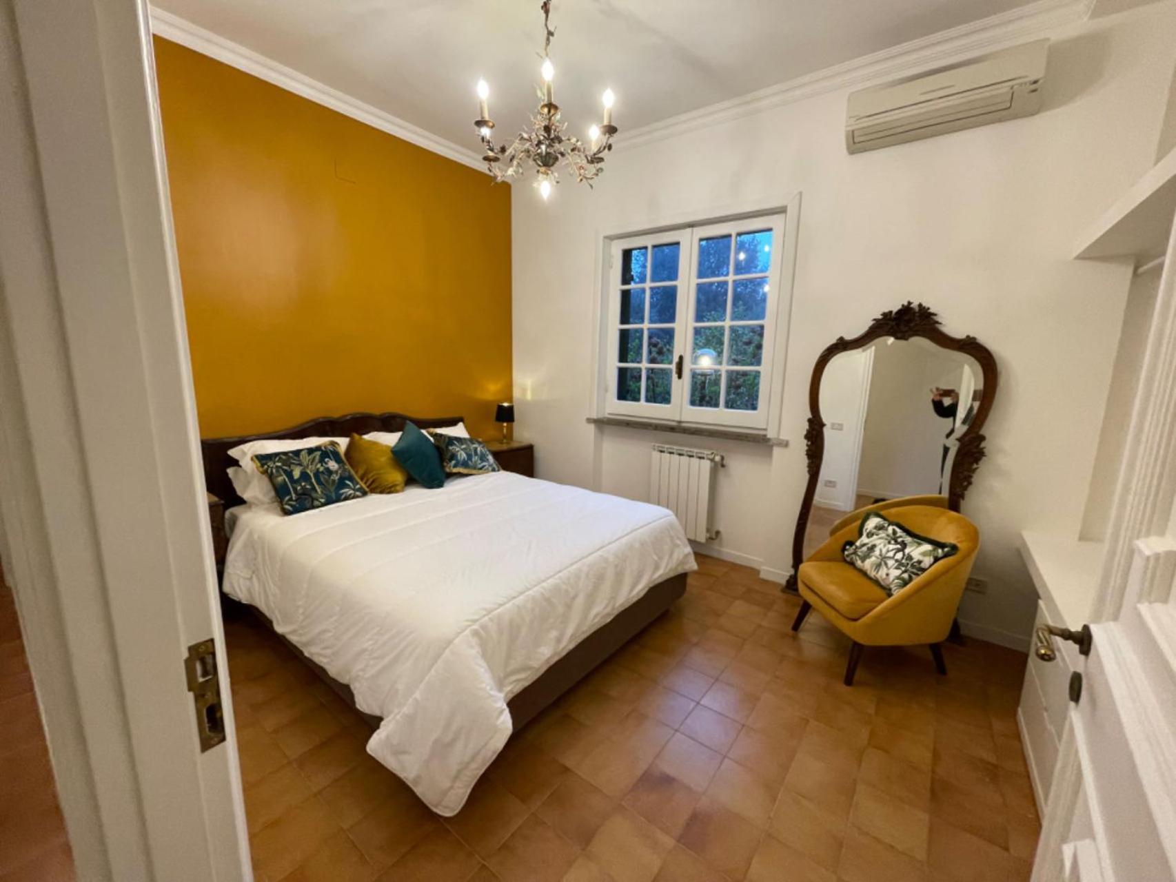 Delightful Stylish House With Private Garden Close To Downtown