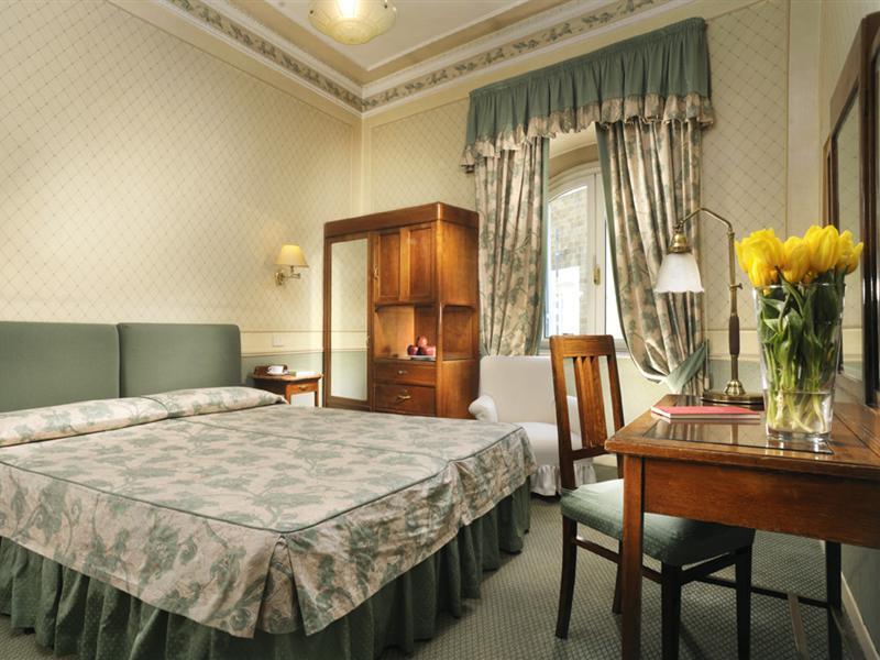 Alexandra Hotel 3*