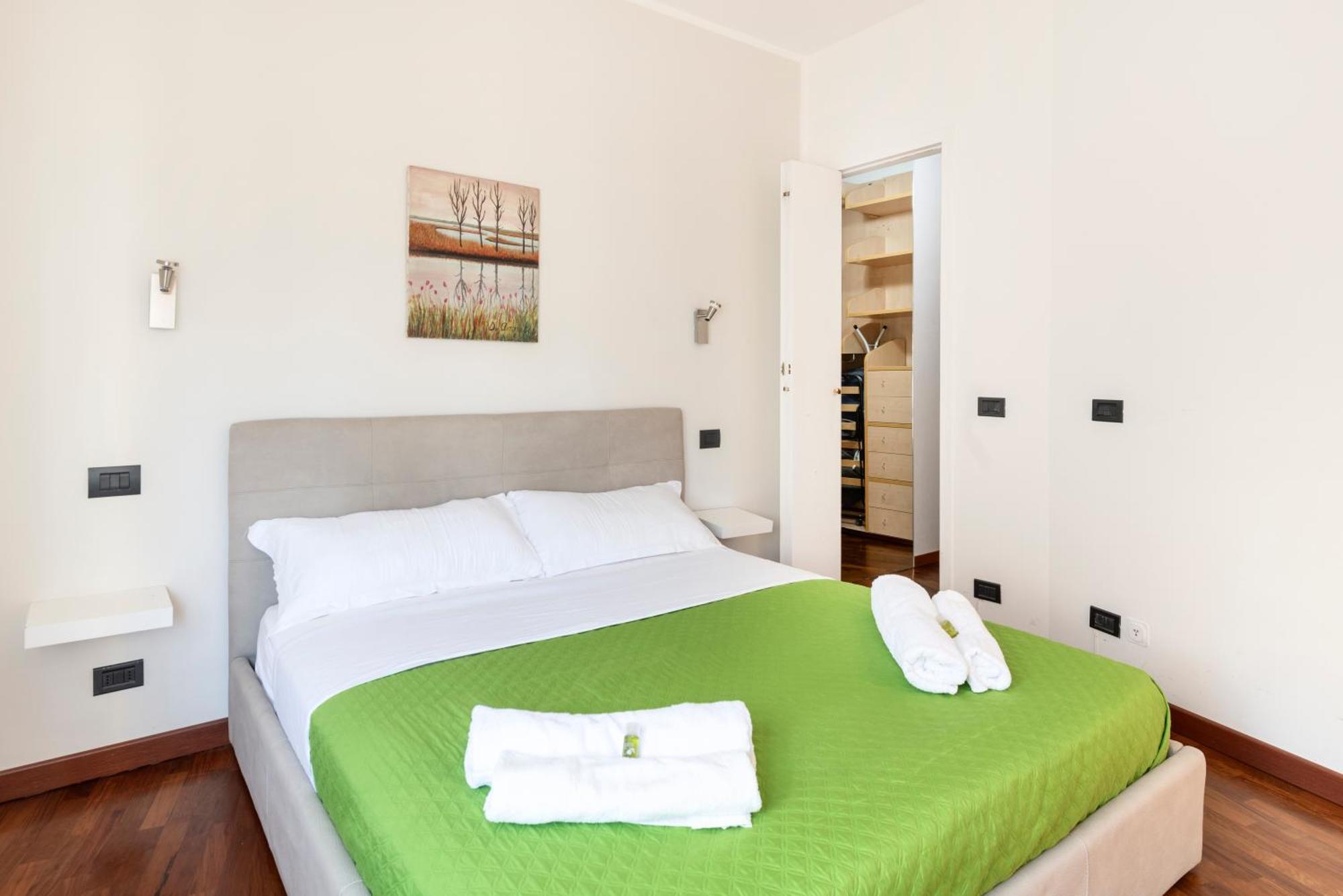 Vatican - San Pietro Station Apartment