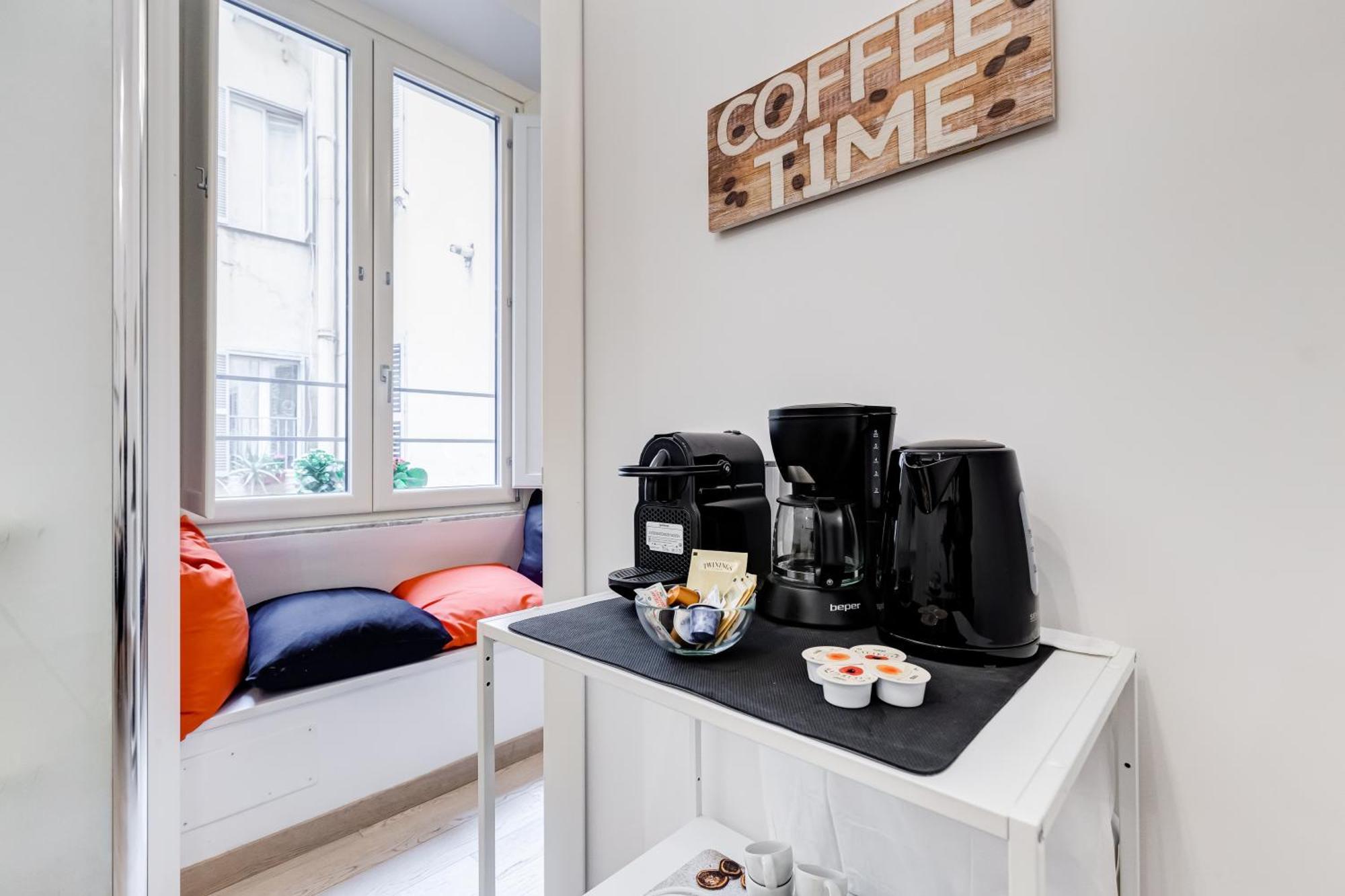 Classy 2-bdr In Termini District * Roma
