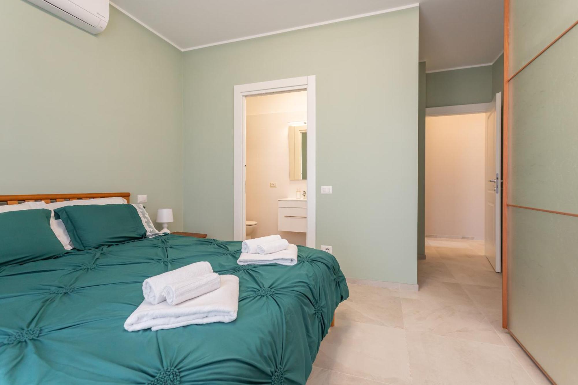 2-bedroom Retreat Near Metro & Parks Roma