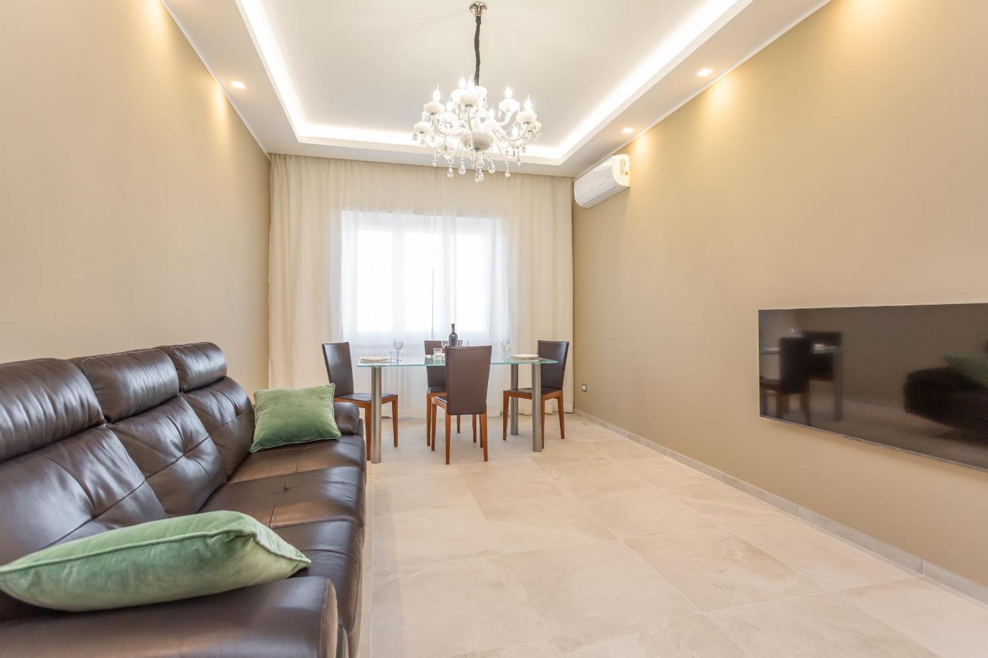 2-bedroom Retreat Near Metro & Parks Apartamento Roma