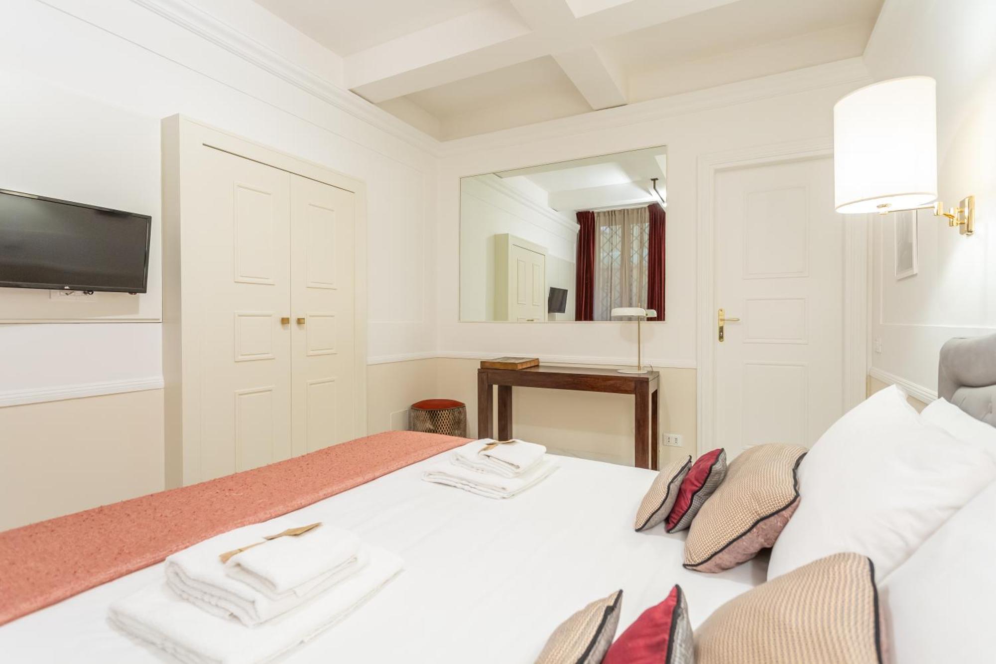 Stylish Spanish Steps Retreat * Rom