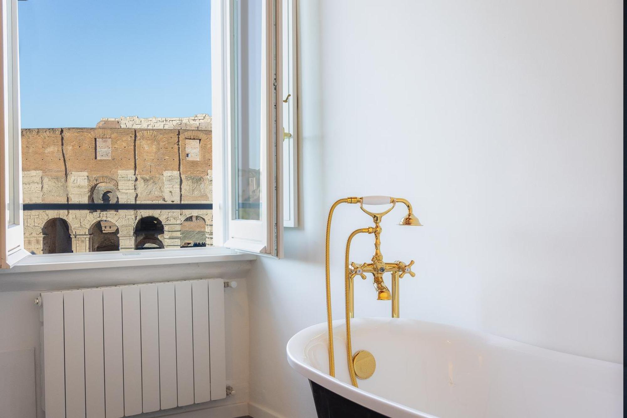 Colosseo View Atmosphere By In Apartment