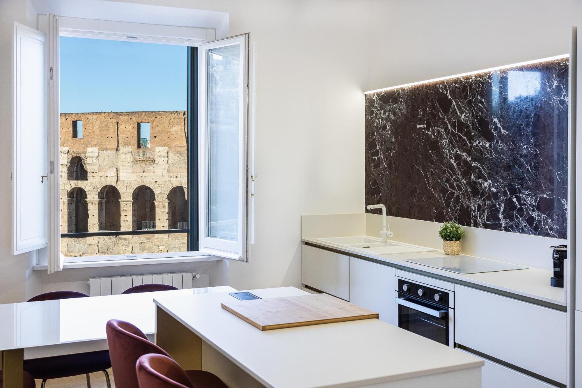 Colosseo View Atmosphere By In Rom