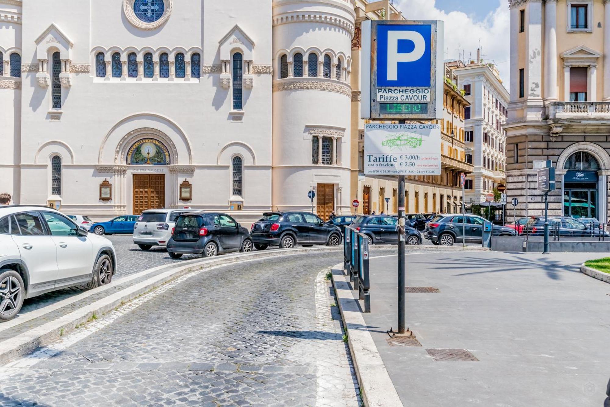 Attico Nel Cuore Di Con Box Privato Per Auto * Roma