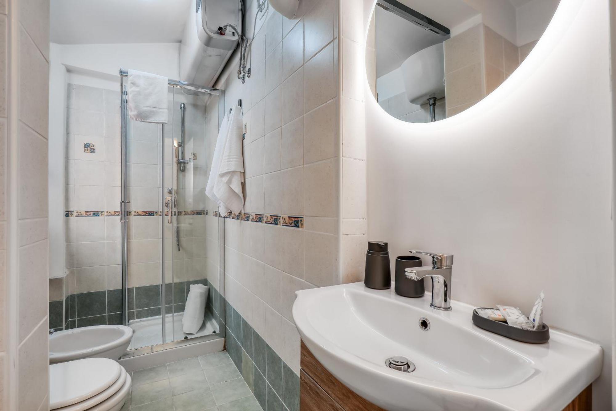 Atrhome Essential Loft Canova * Roma