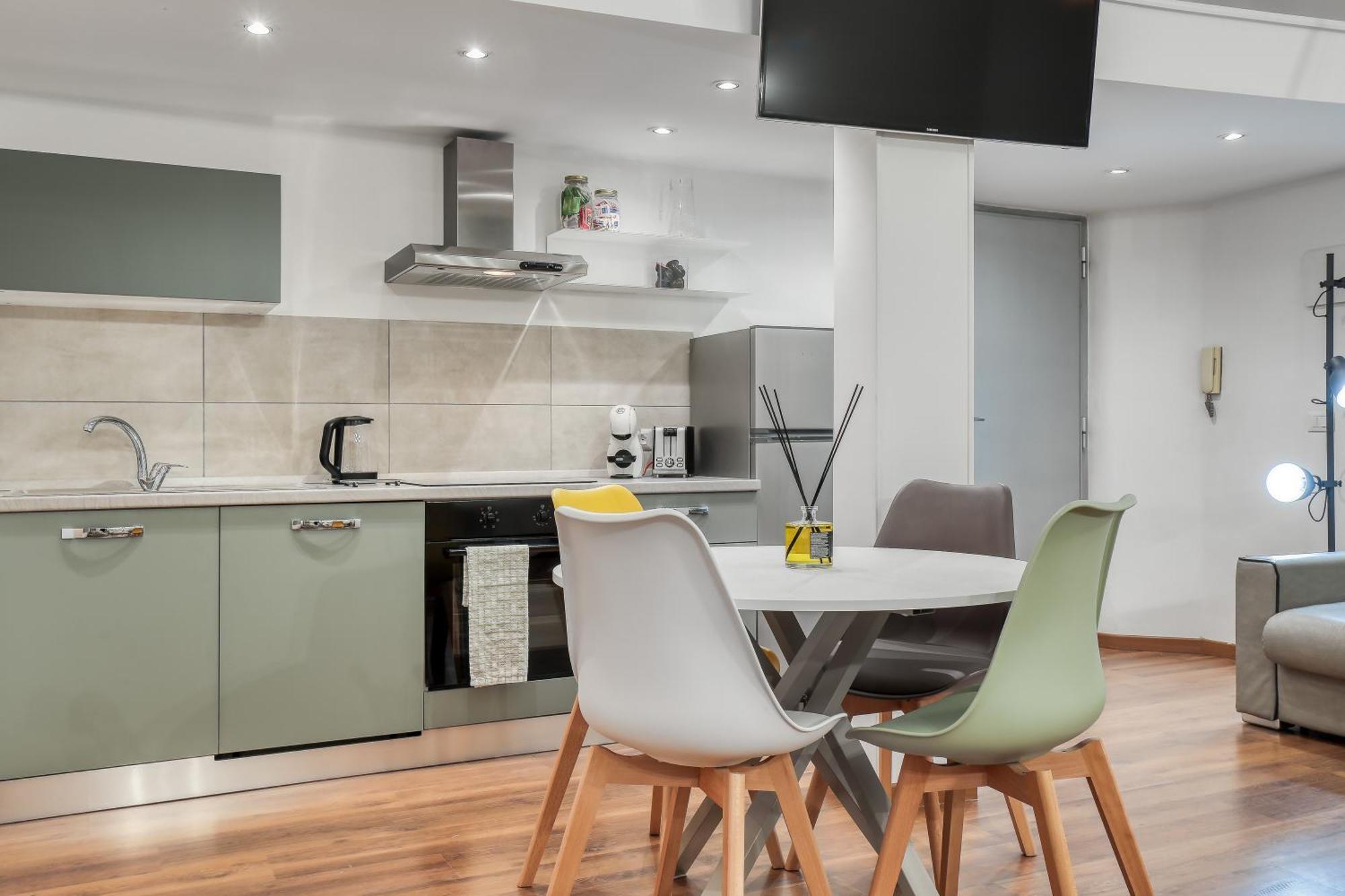 Atrhome Essential Loft Canova * Rome