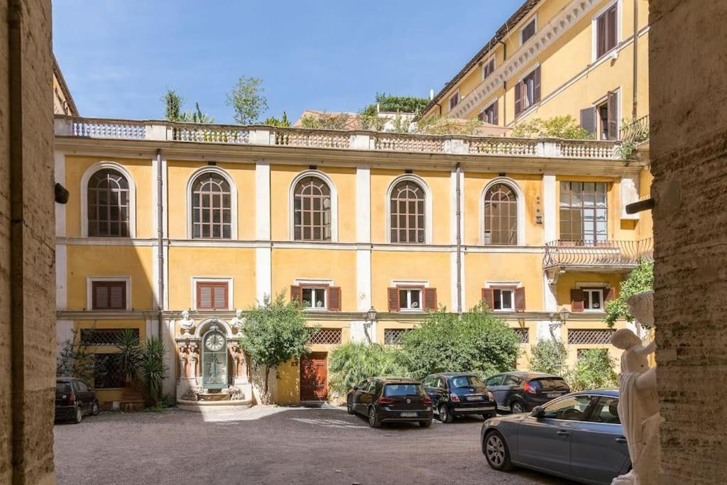 Discover The Pantheon From The Berardi Flat