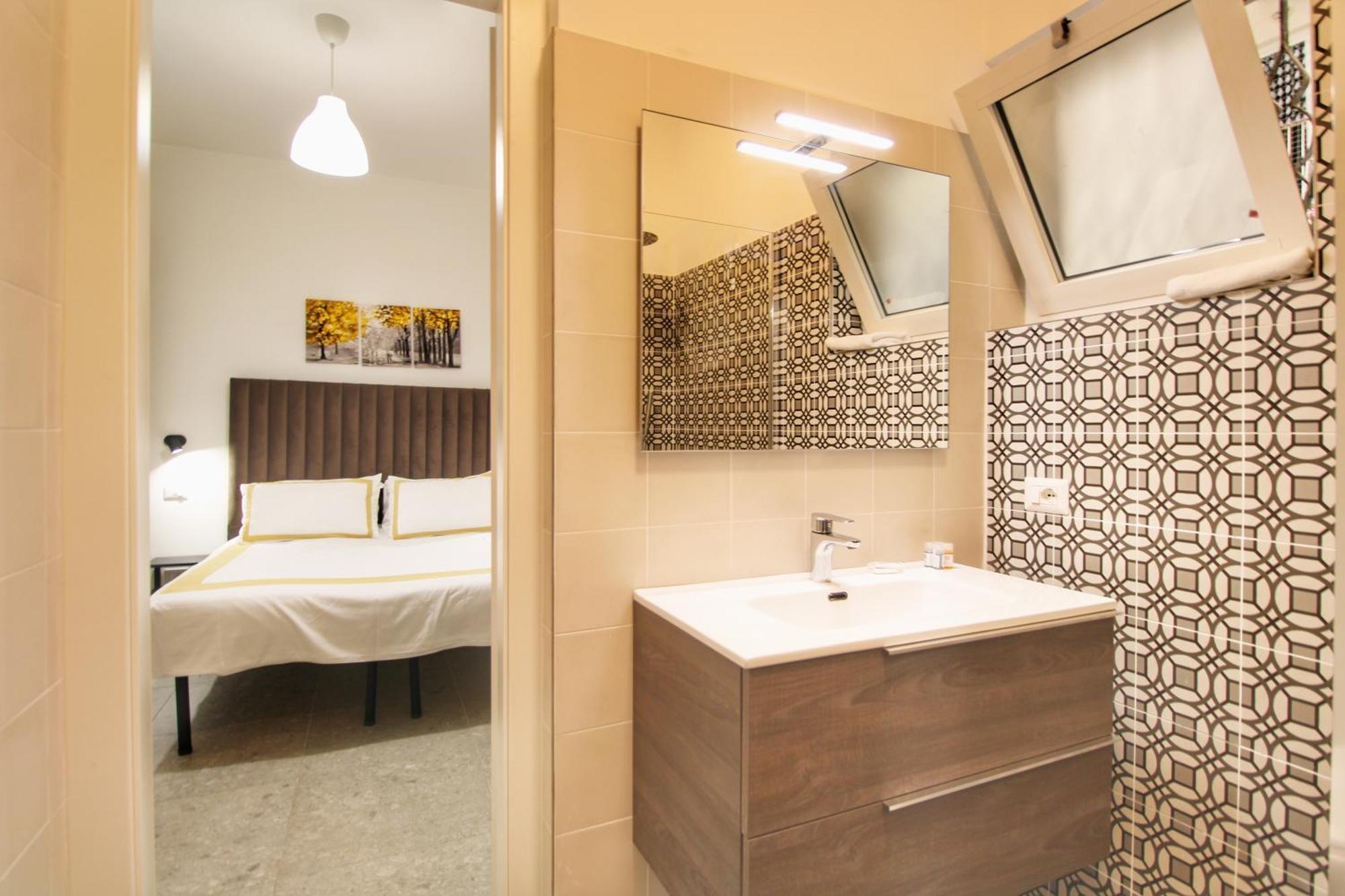 Delicious 2 Bed And Garden By Yh Roma