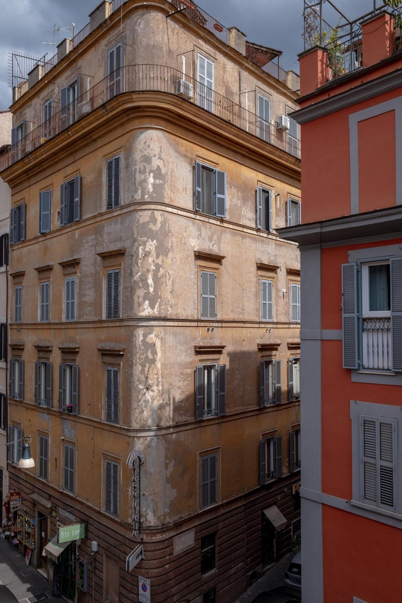 Via Francesco Crispi Private * Roma