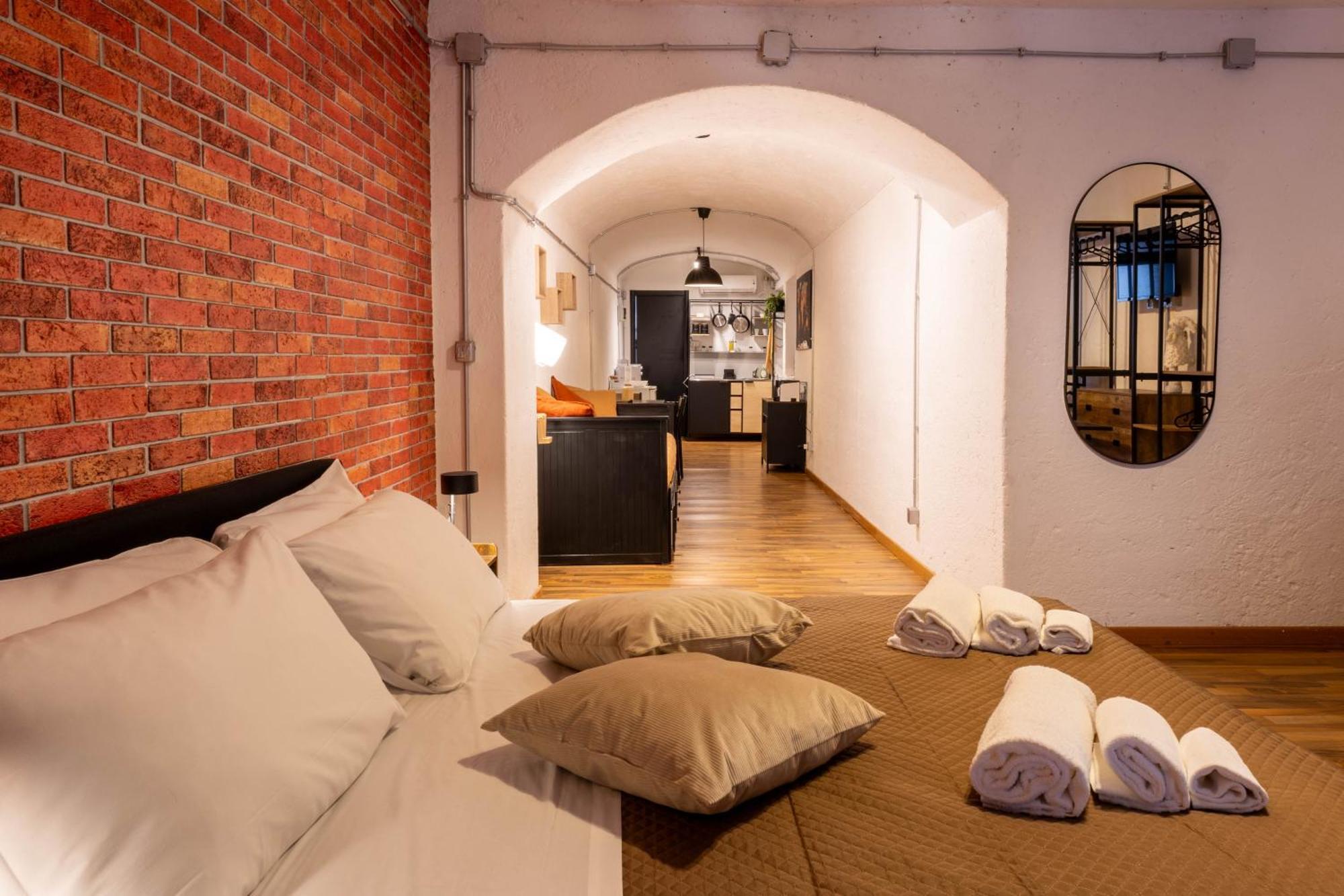 Domus Laura Rione Monti Roma