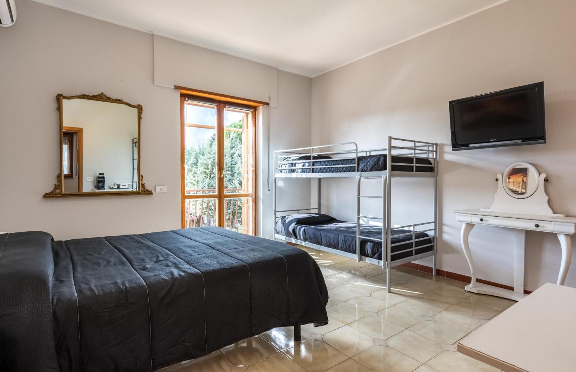 Guest house Travelershome Morena Rome