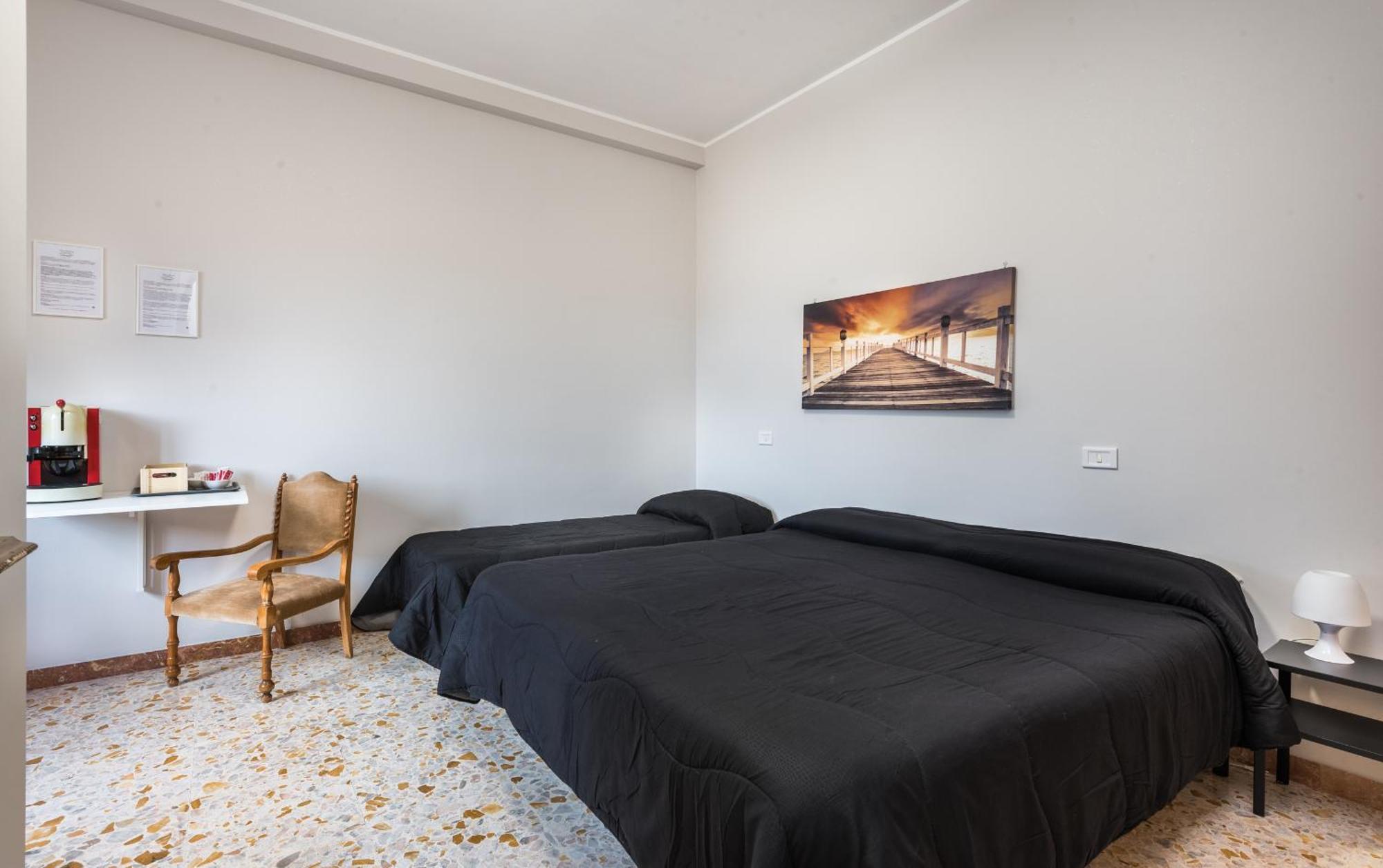 Travelershome Morena Guest house *