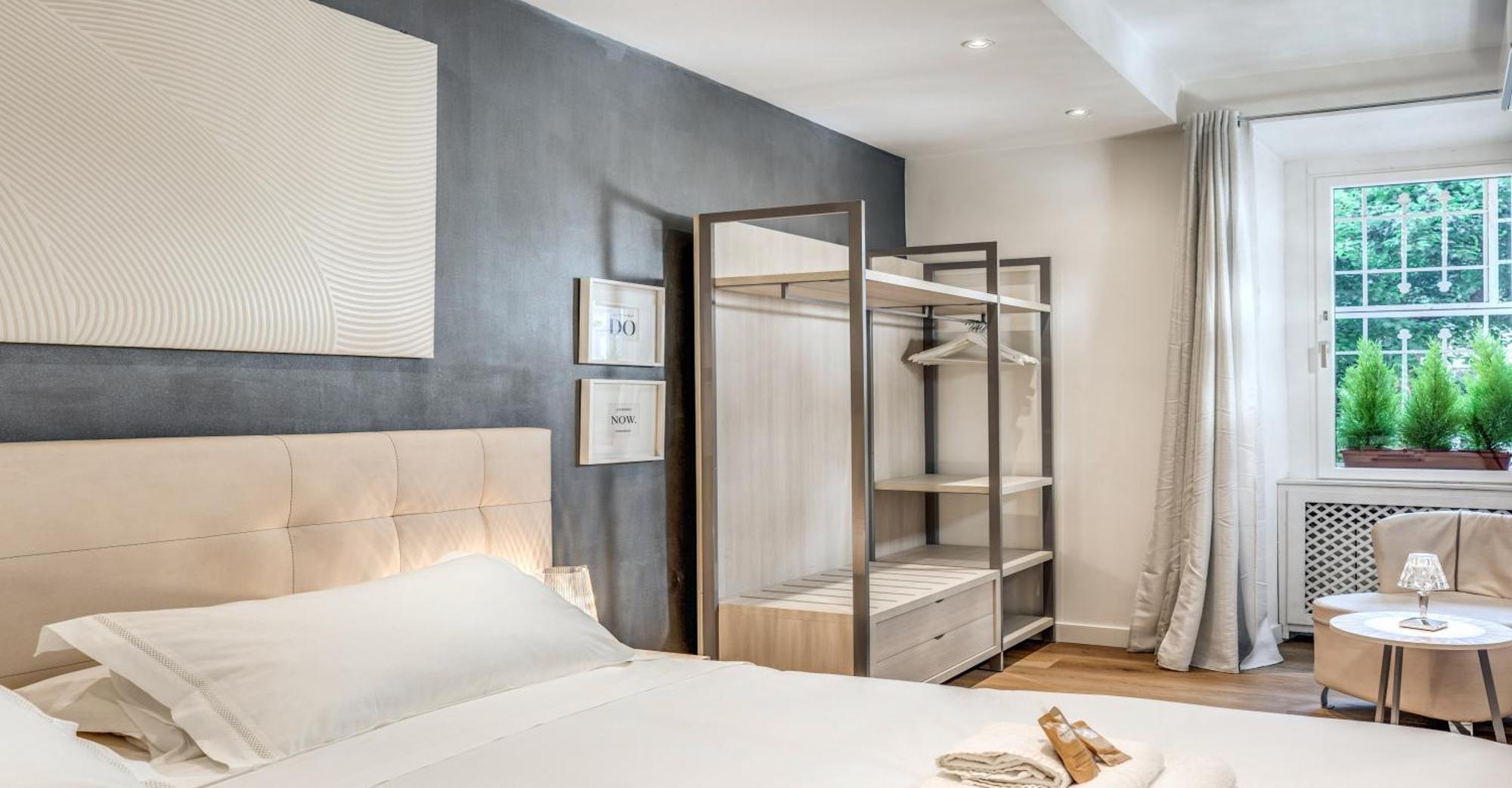 Deluxe One Bedroom Apartment, Perfect Location, Air Cond Apartment *