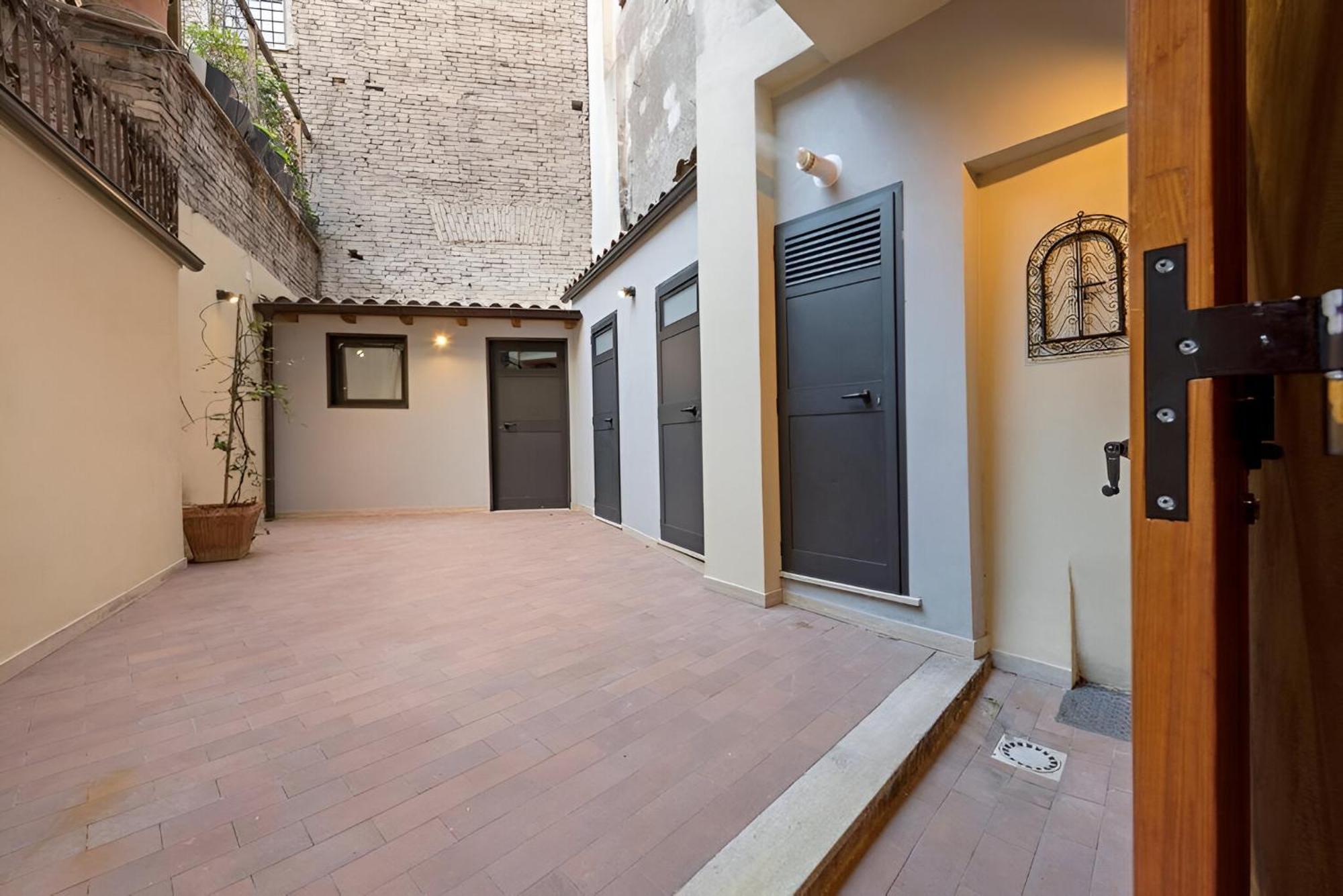Golden House Buddyrent Roma