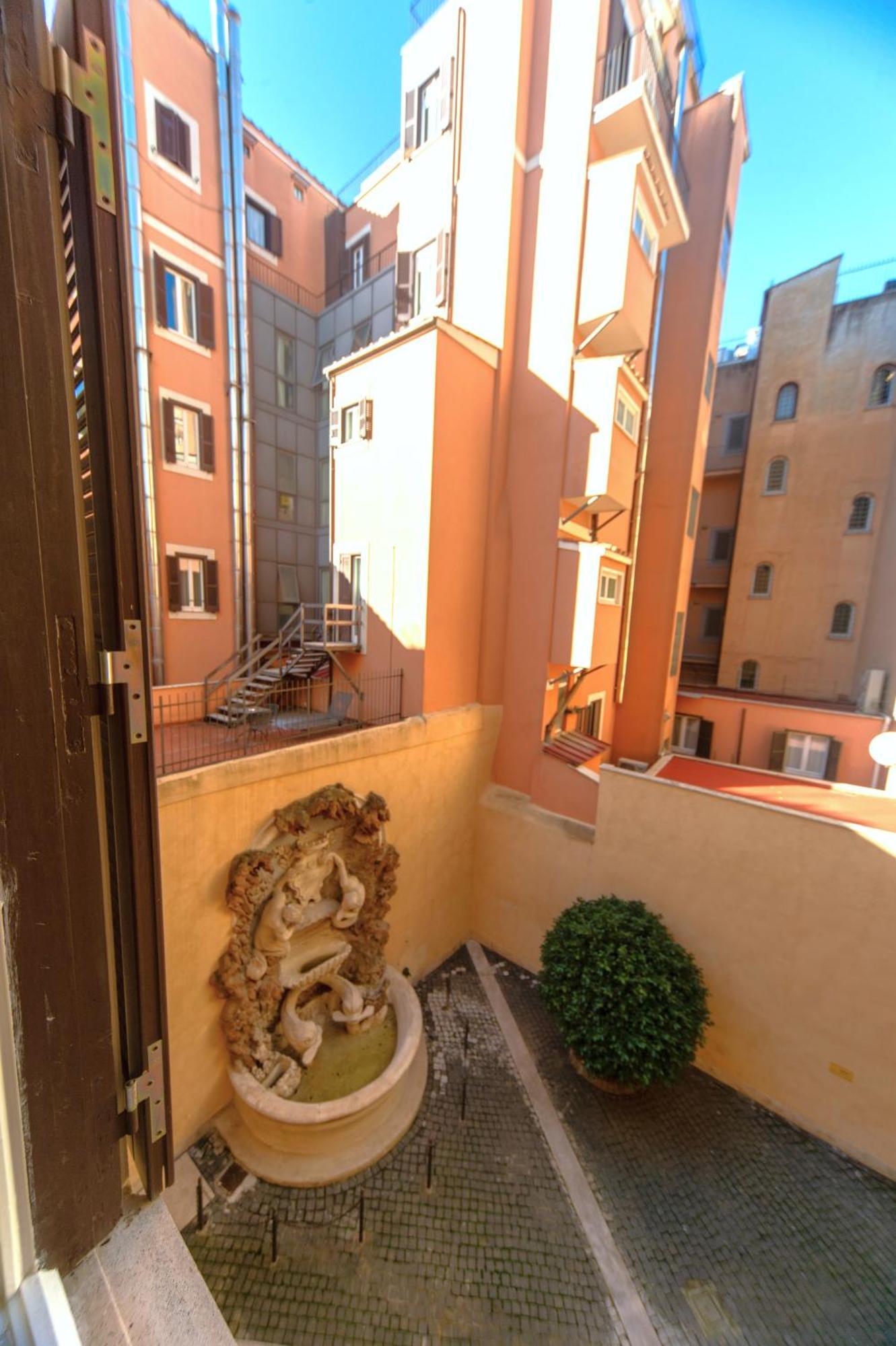 Bernini Stay, Next To Trevi Fountain Leilighet