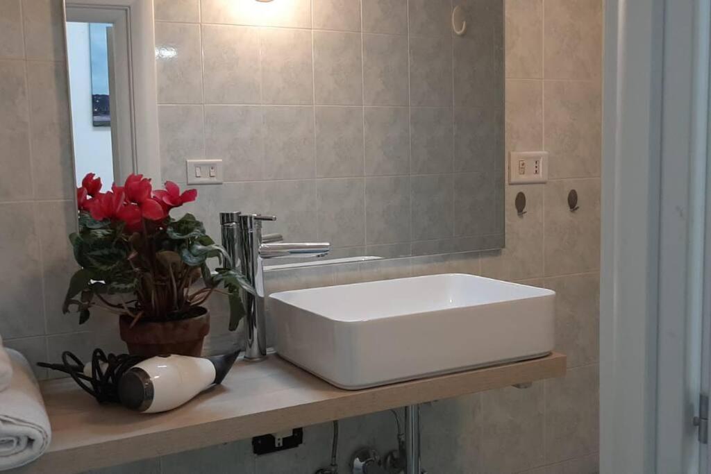 Caterina San Lorenzo 2camere Apartamento Roma