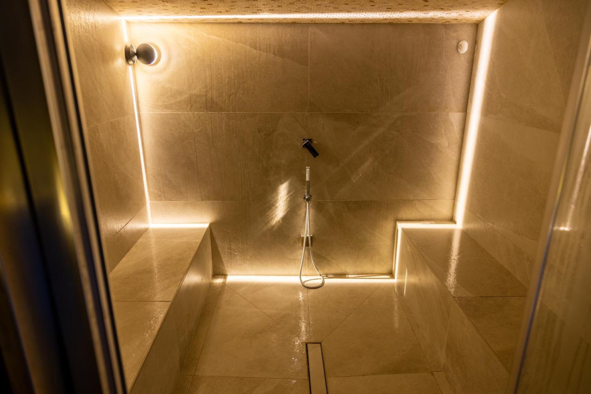 Hotel Black 4*