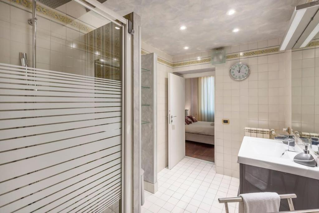 Apartment Stunning Center *