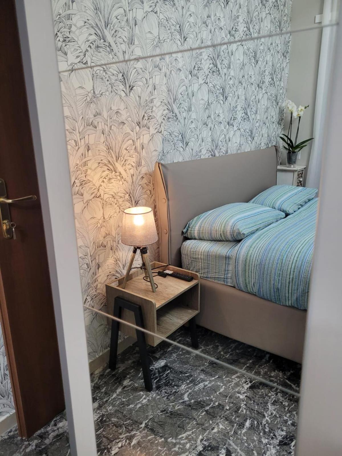 Bonelli Dreams In Gasthof Rom