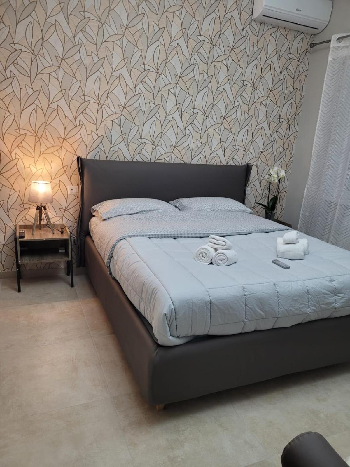 Bonelli Dreams In * Rom