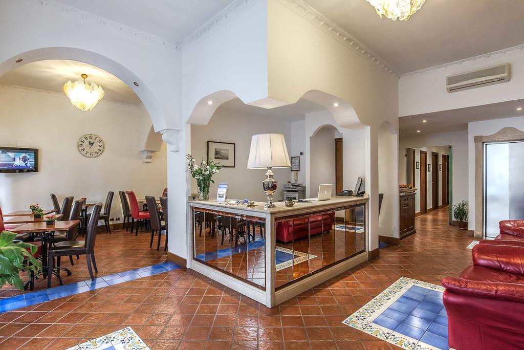 Caracciolo Hotel