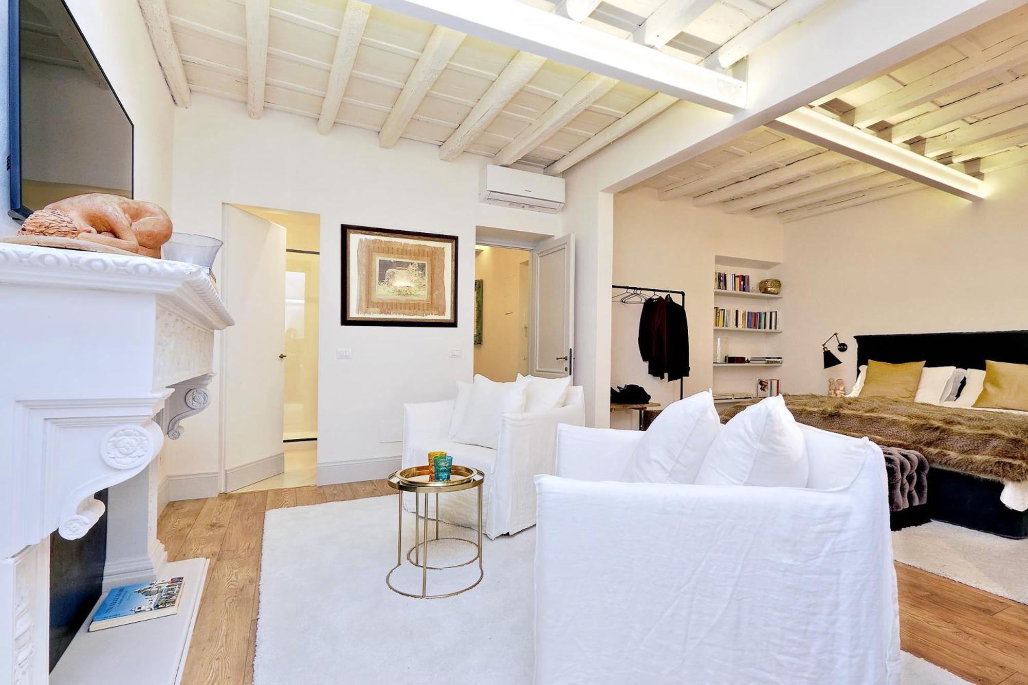 Luxury Charme Between Pantheon And Spanish Steps Apartment