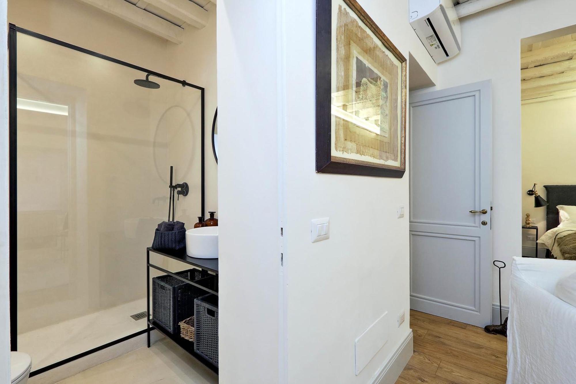 Luxury Charme Between Pantheon And Spanish Steps Apartment