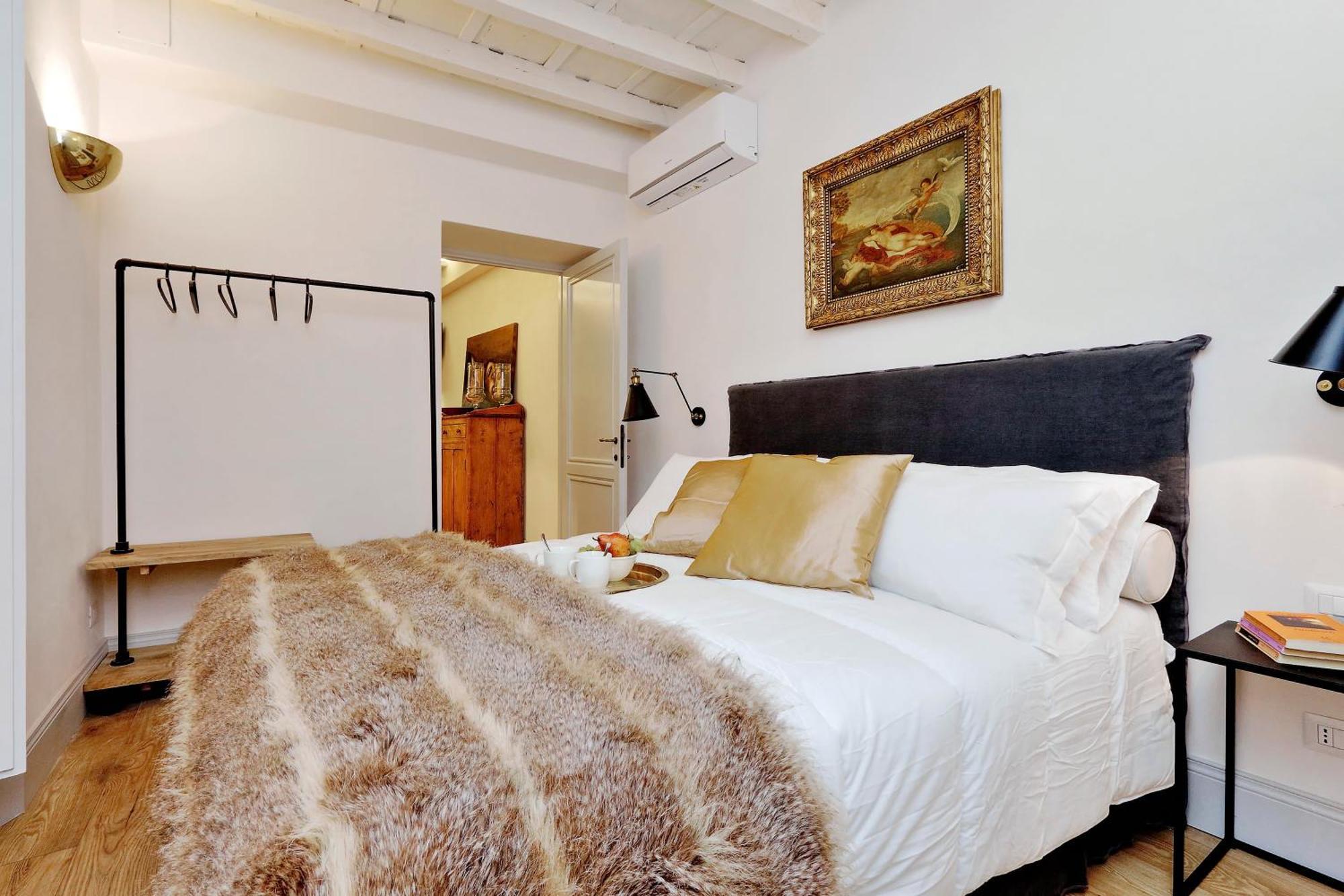 Luxury Charme Between Pantheon And Spanish Steps Apartment Rome