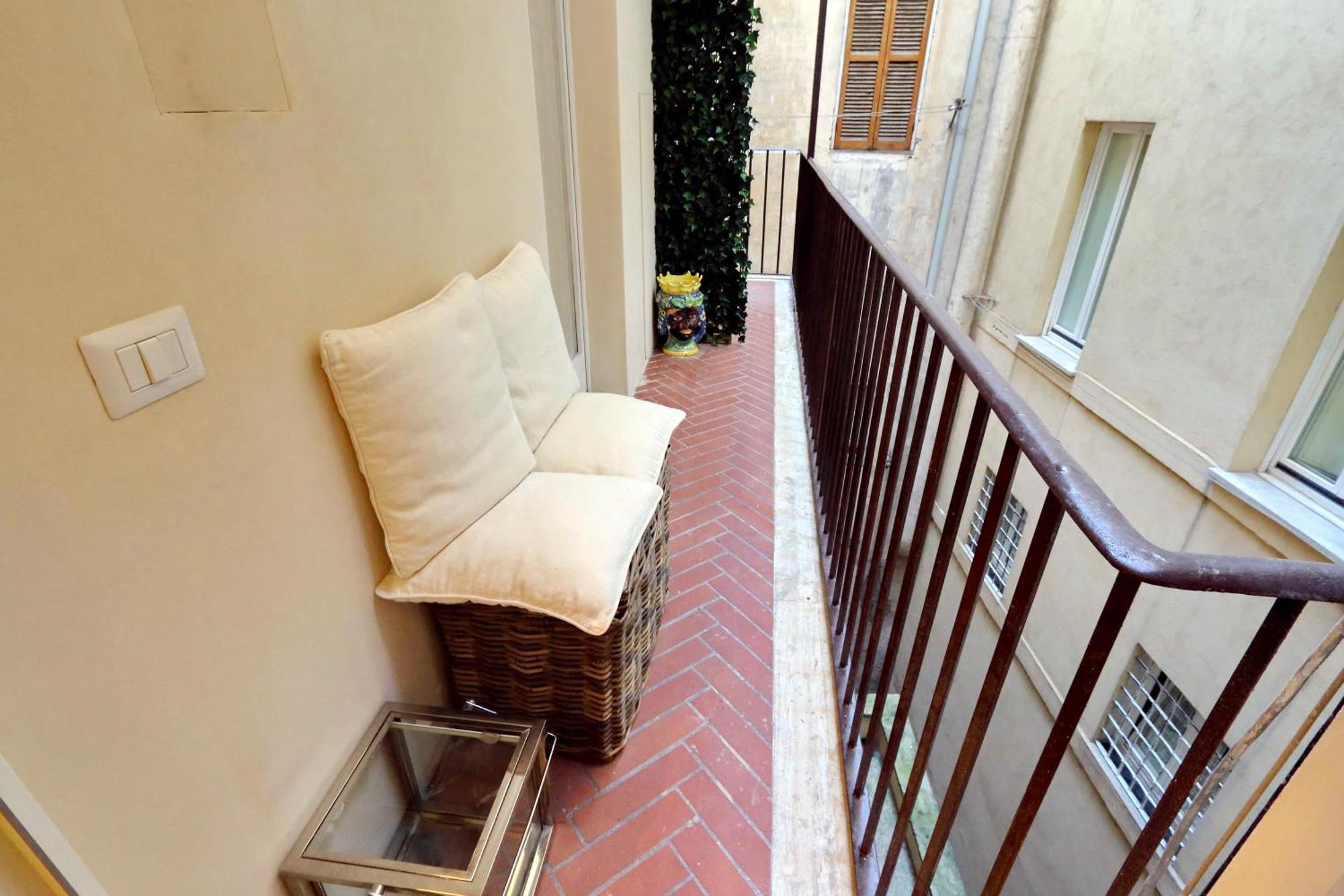 Luxury Charme Between Pantheon And Spanish Steps Apartment Rom