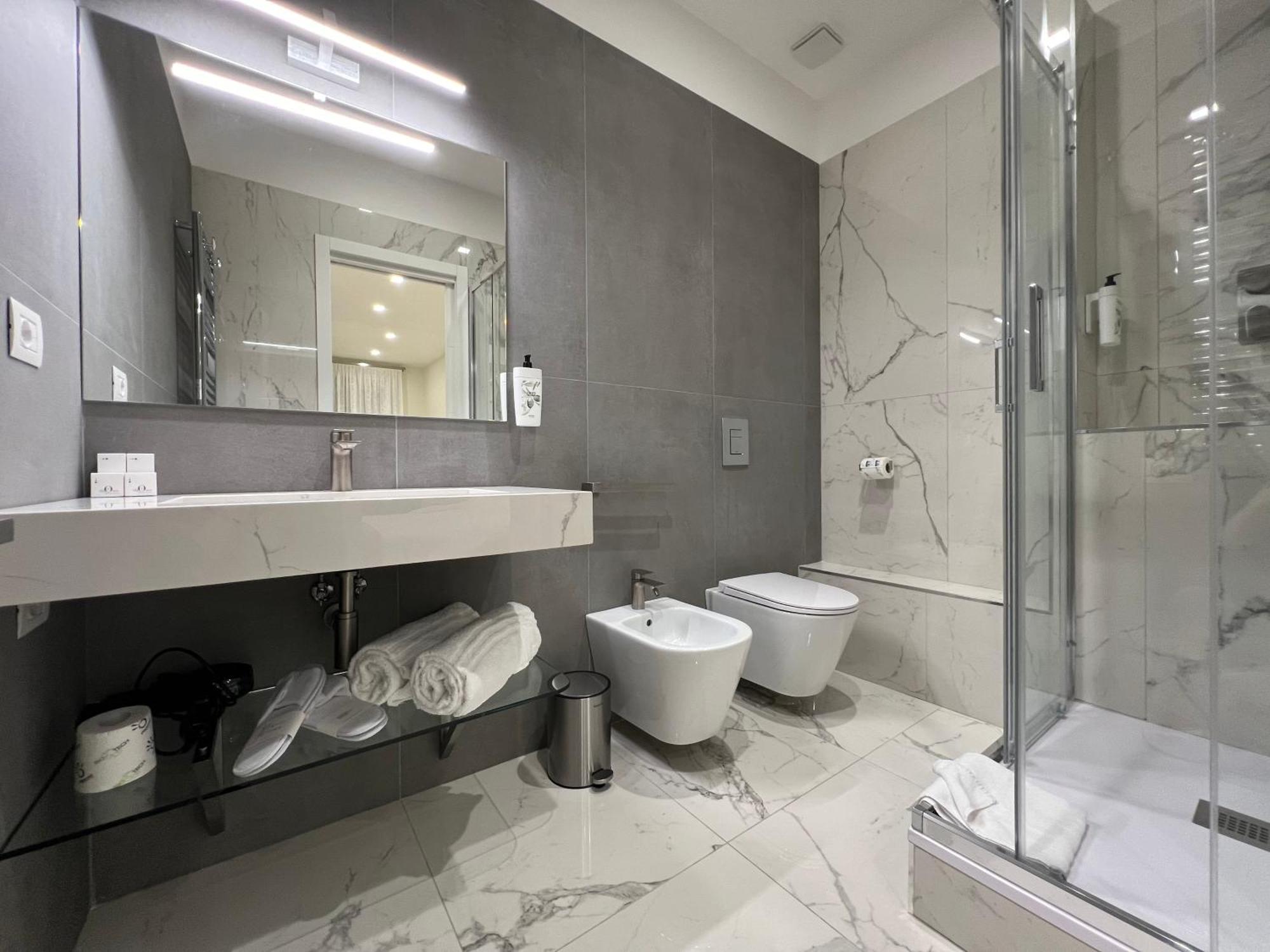 Vittoria's Luxury Roma
