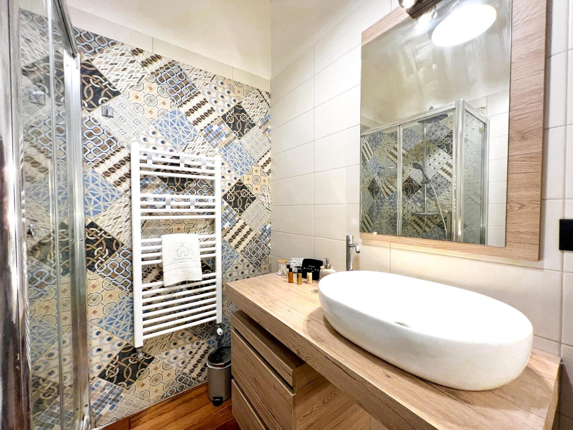 Unique House - 3 Bedrooms & 2 Bathrooms With 4 Beds - 100 Meters To The Metro A Leilighet