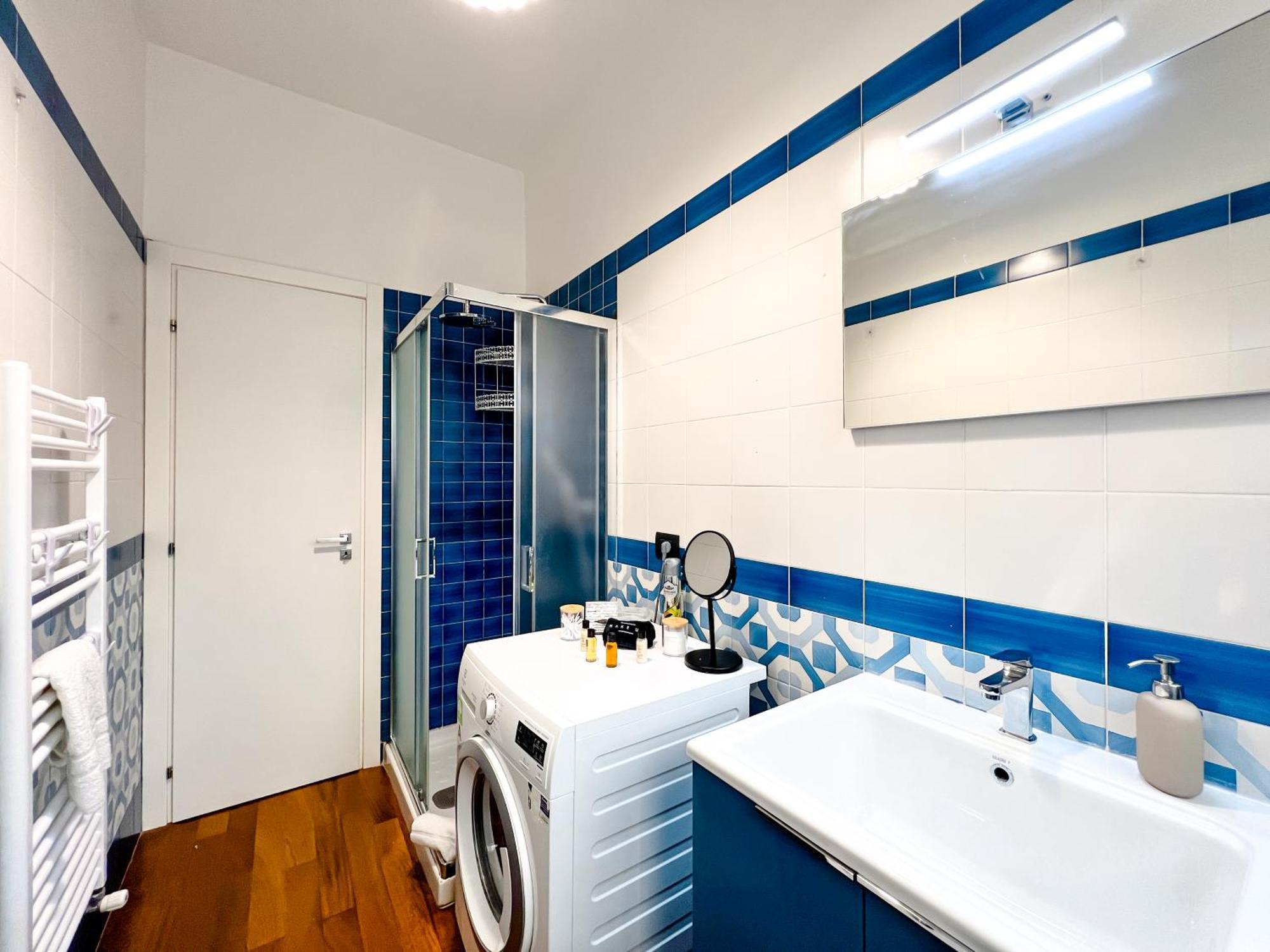 Unique House - 3 Bedrooms & 2 Bathrooms With 4 Beds - 100 Meters To The Metro A Leilighet