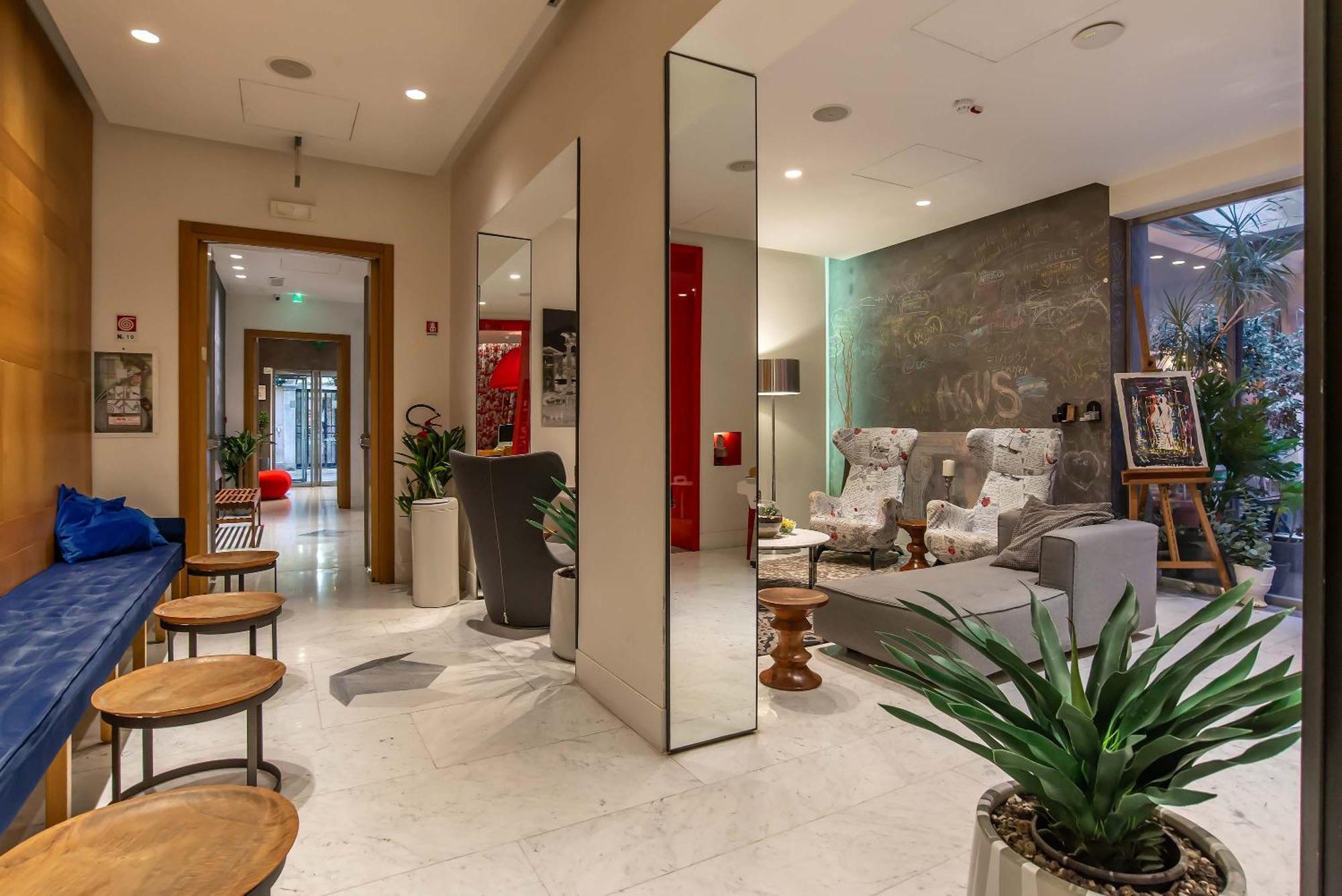 White Hotell