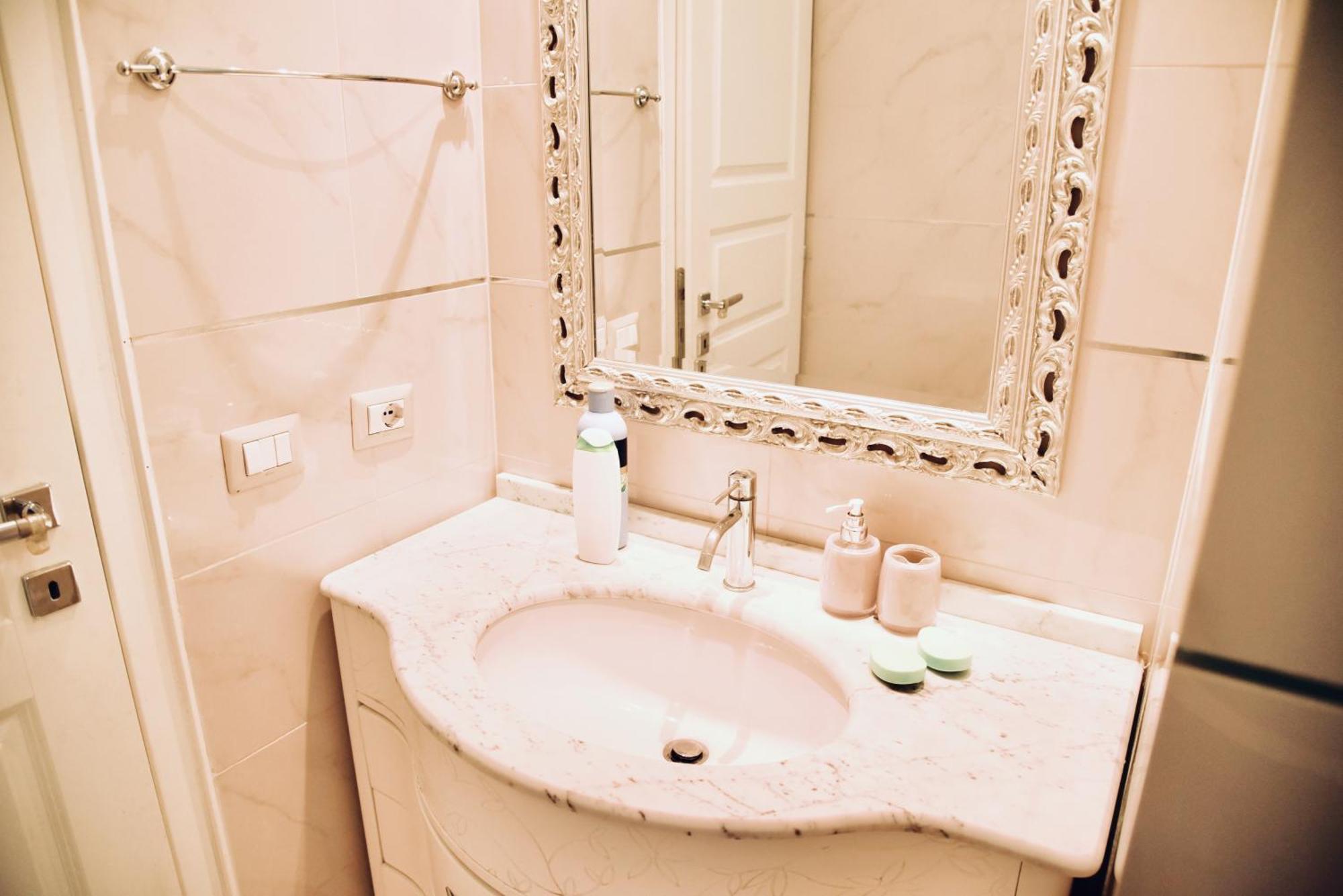 Chic And Elegant In The Heart Of Apartamento Roma