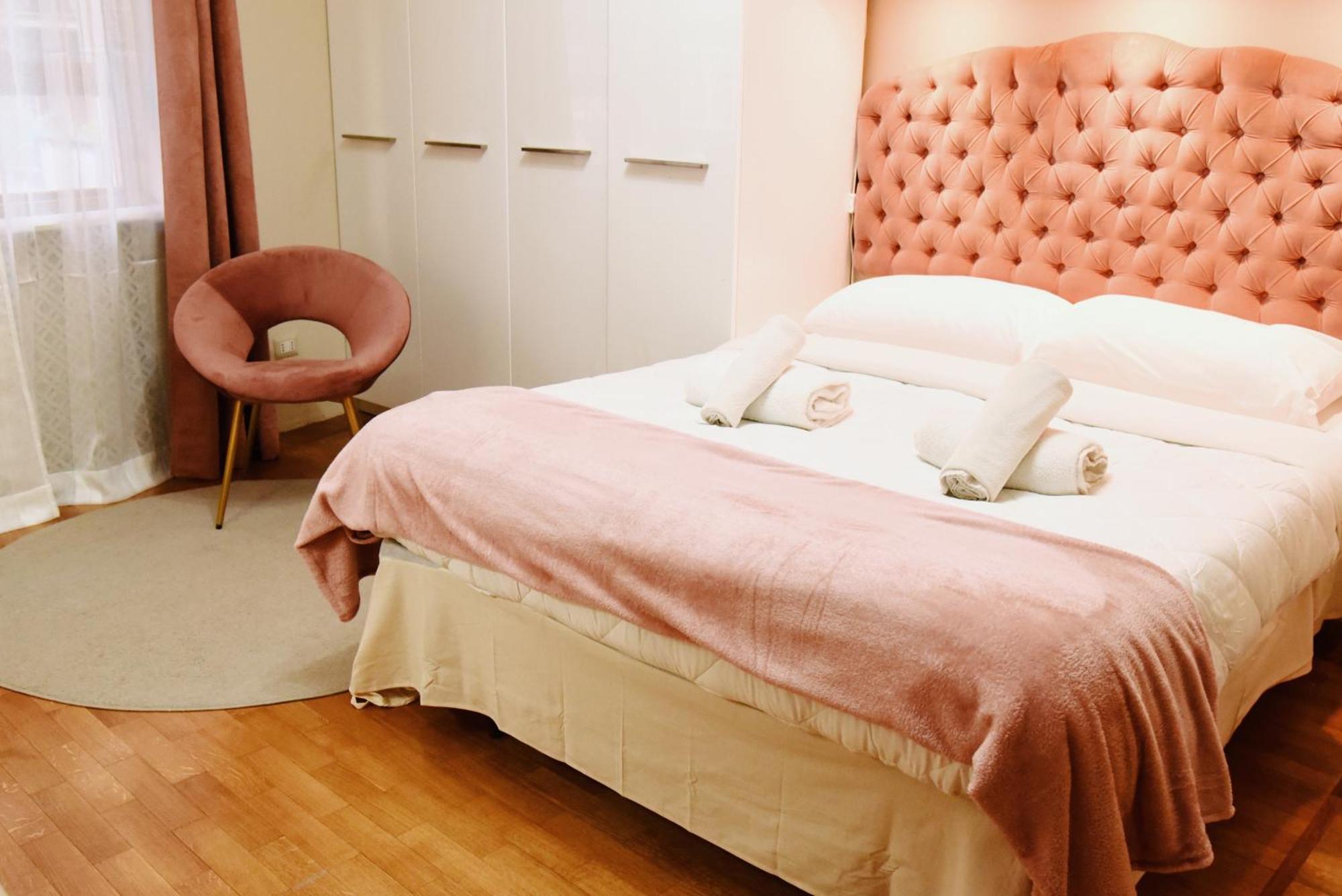 Chic And Elegant In The Heart Of Apartamento
