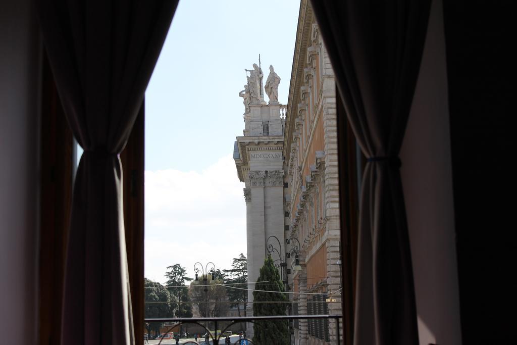 Basilica Square 3*
