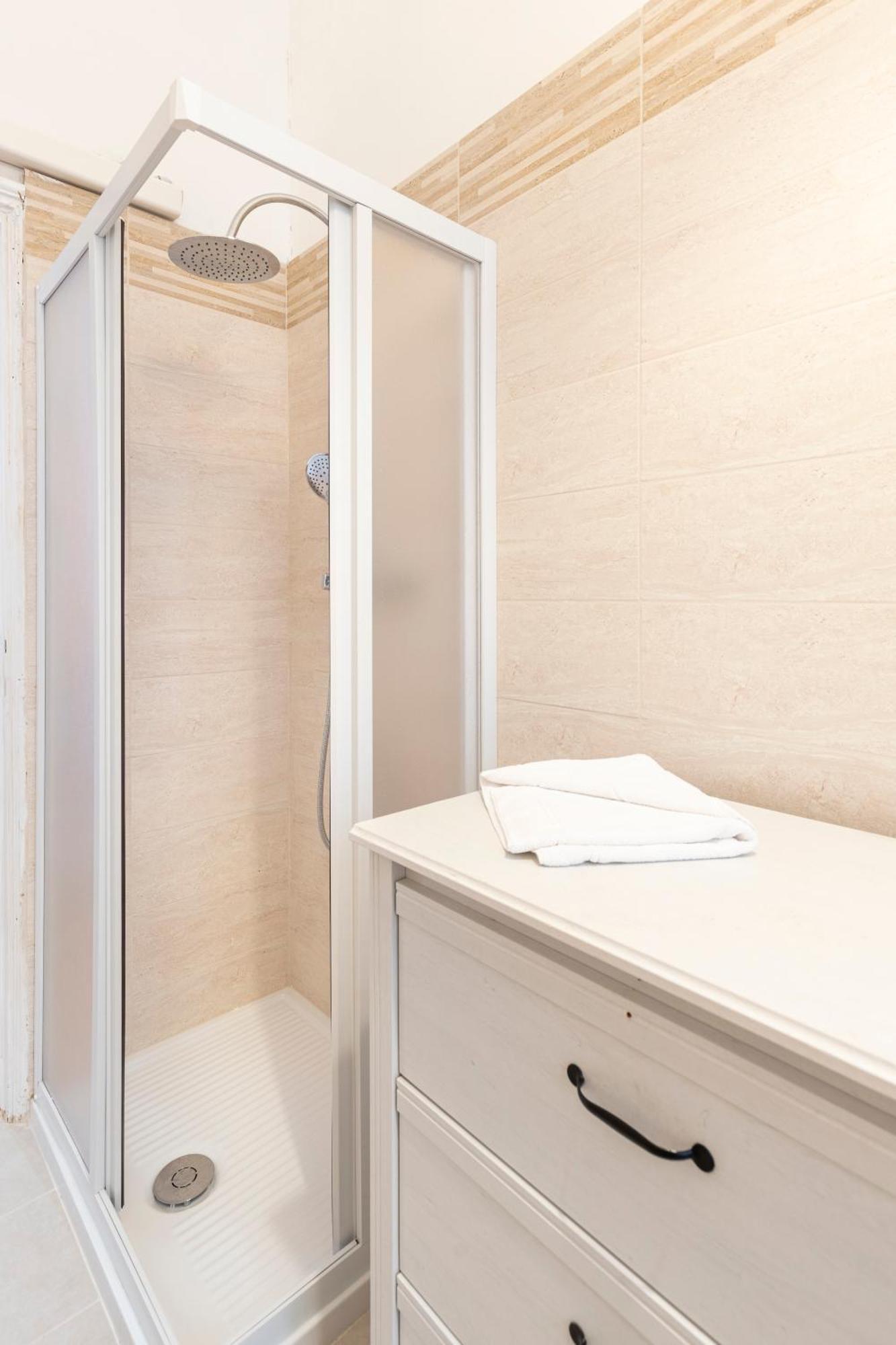 Hostly - Michelangelo Midtown-center Of Apartamento