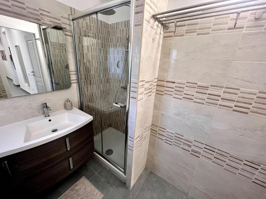 White Mary House For Two People Roma