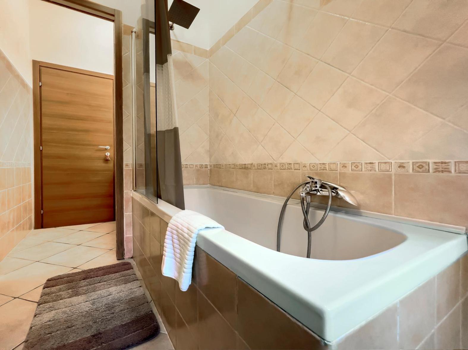 Spacious Near St Peter's Church Apartamento
