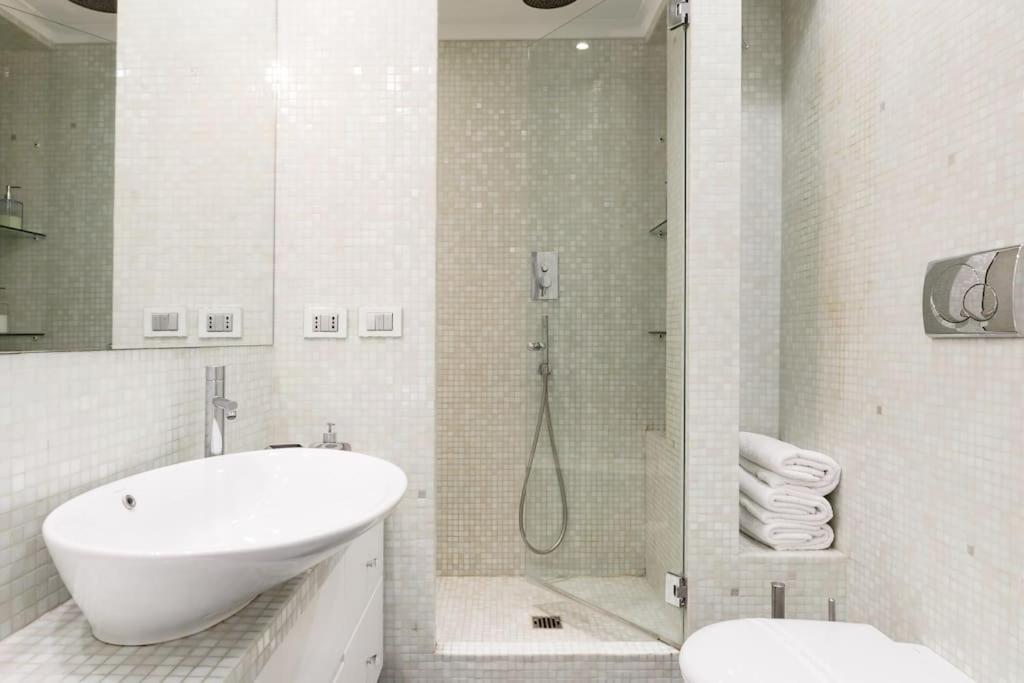Re-imagined In Historical Building Apartamento