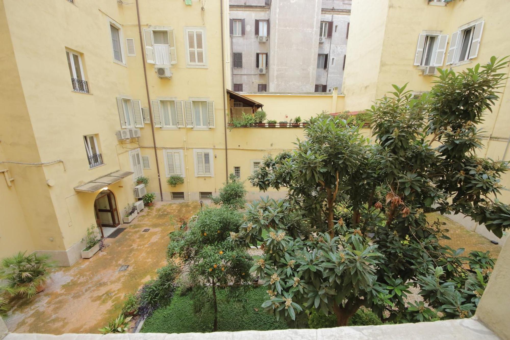 Giant Borghese Appartamento