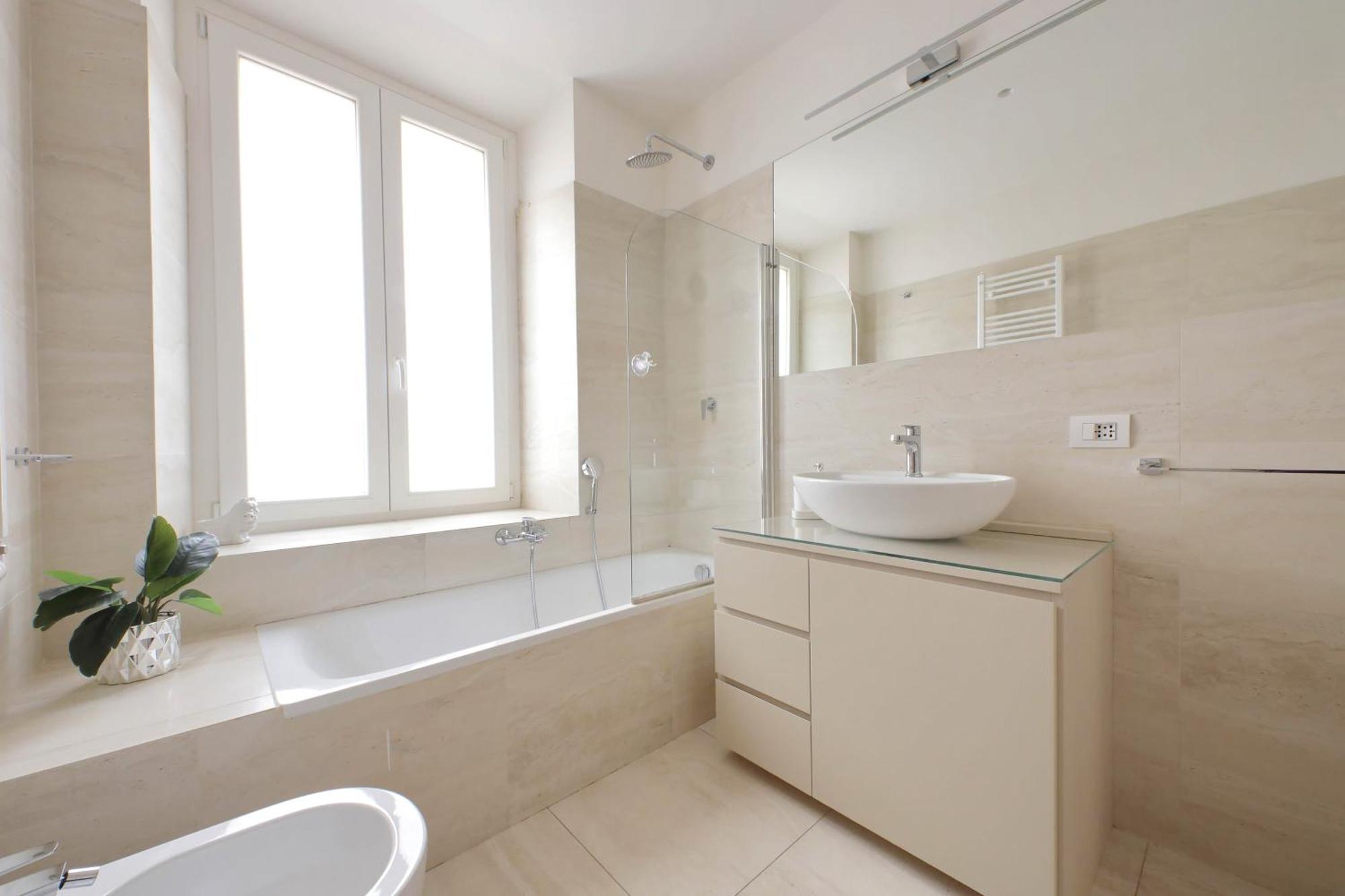 Elegant And Spacious Apartment, Vespasiano 9 Roma