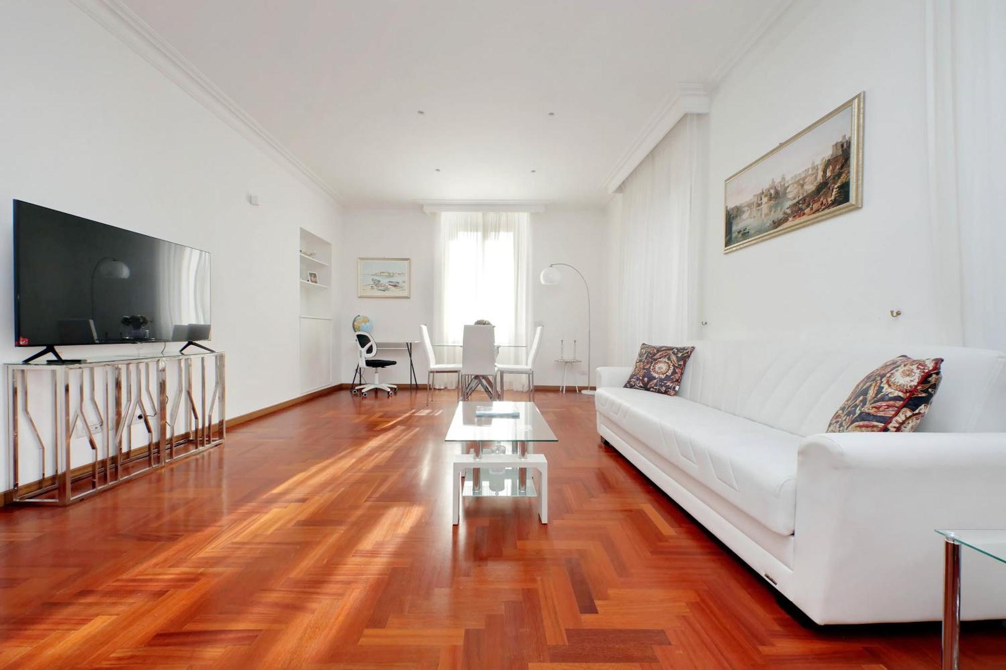 Elegant And Spacious Apartment, Vespasiano 9 * Roma