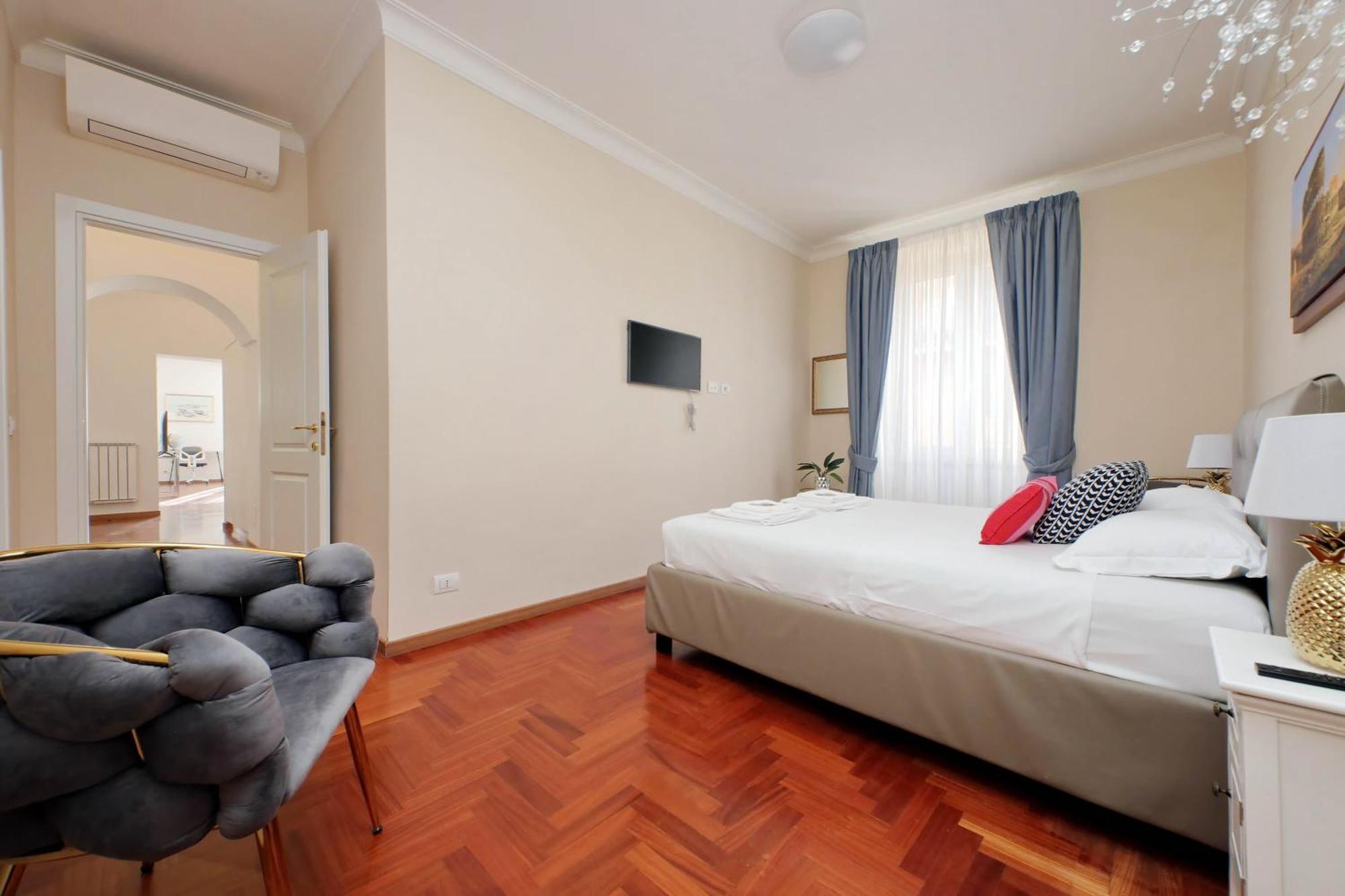Elegant And Spacious Apartment, Vespasiano 9 * Roma
