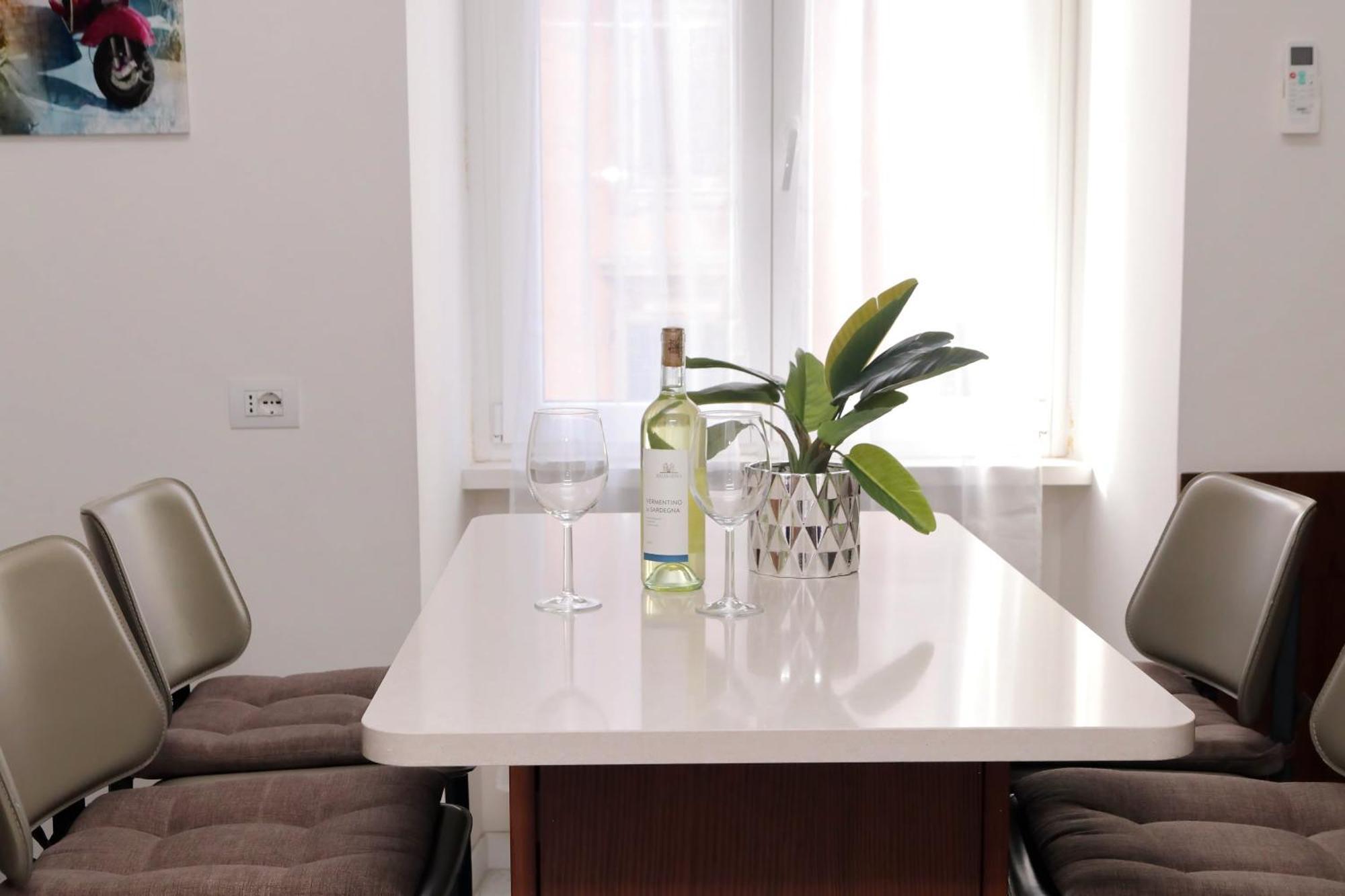 Elegant And Spacious Apartment, Vespasiano 9 Appartamento