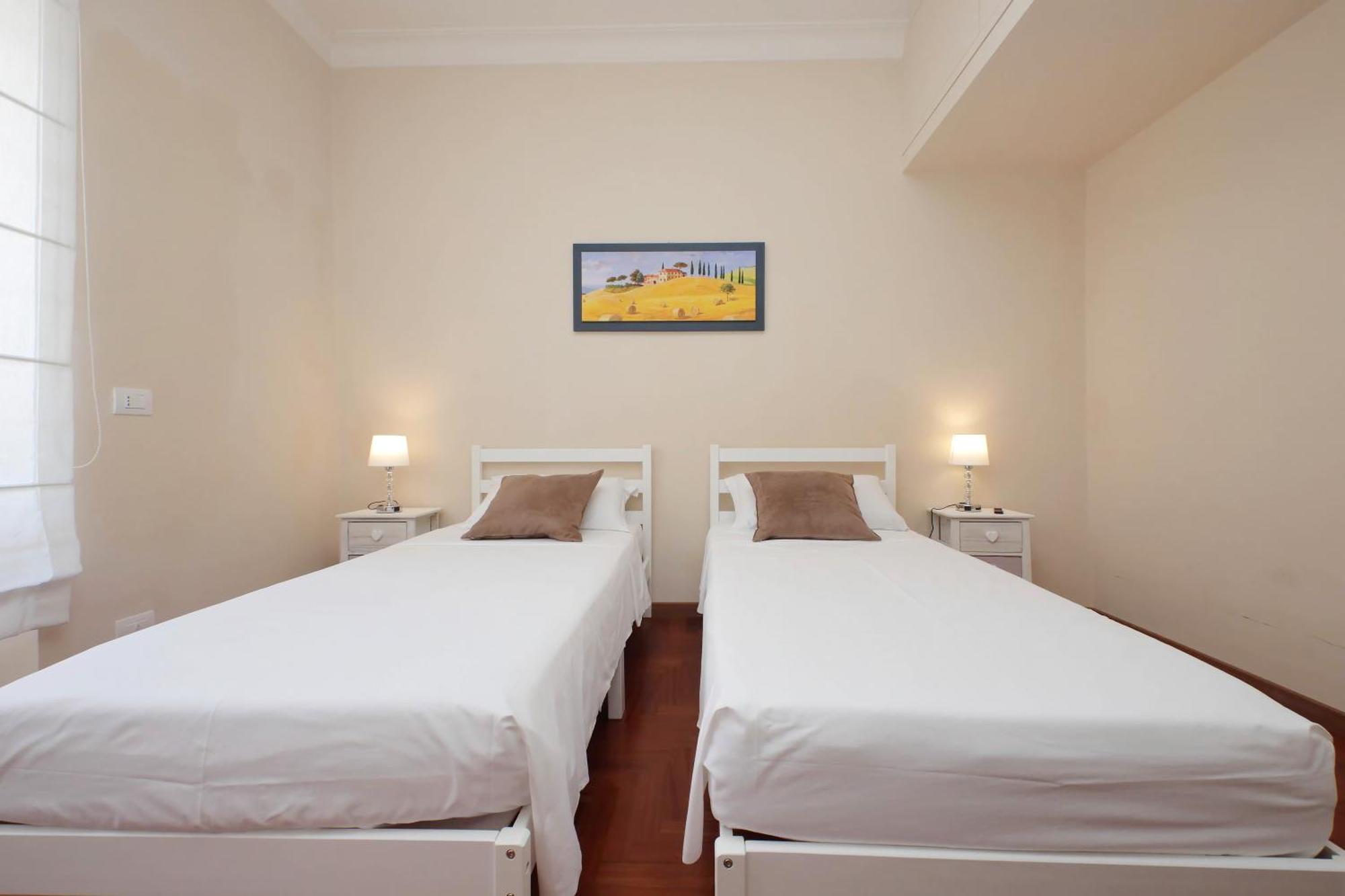 Elegant And Spacious Apartment, Vespasiano 9 *