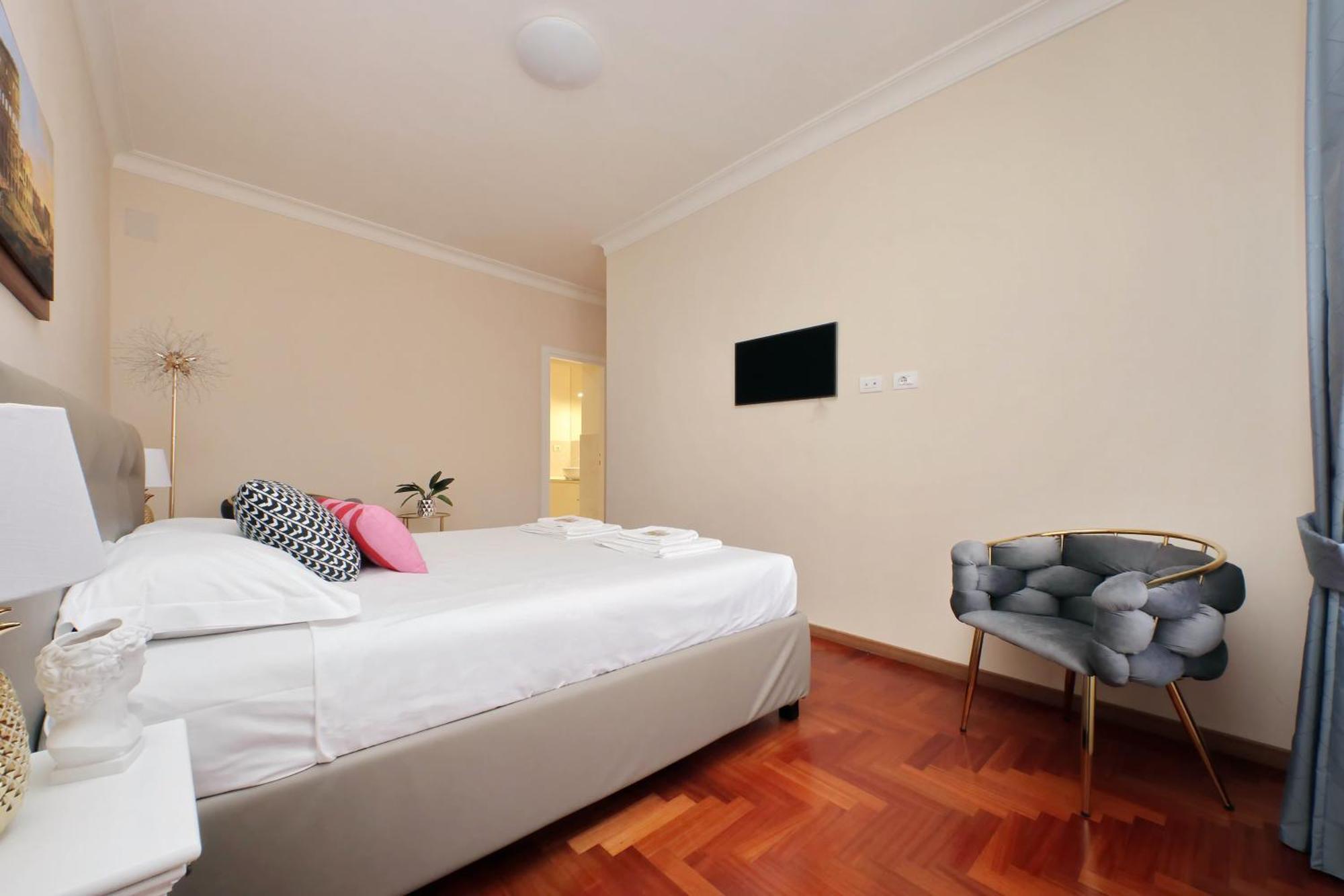 Elegant And Spacious Apartment, Vespasiano 9